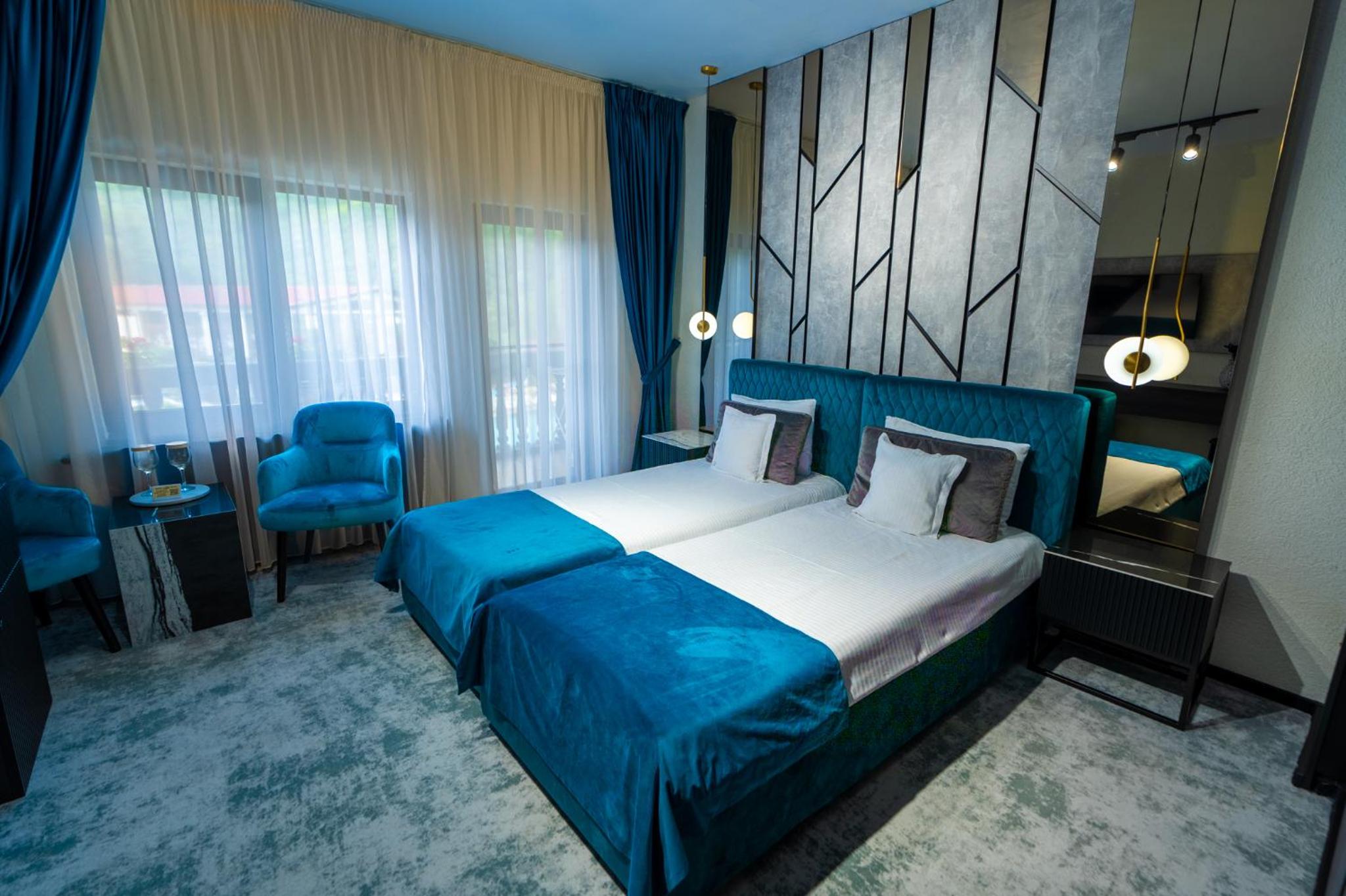 Deluxe Double or Twin Room with Pool View photo 2