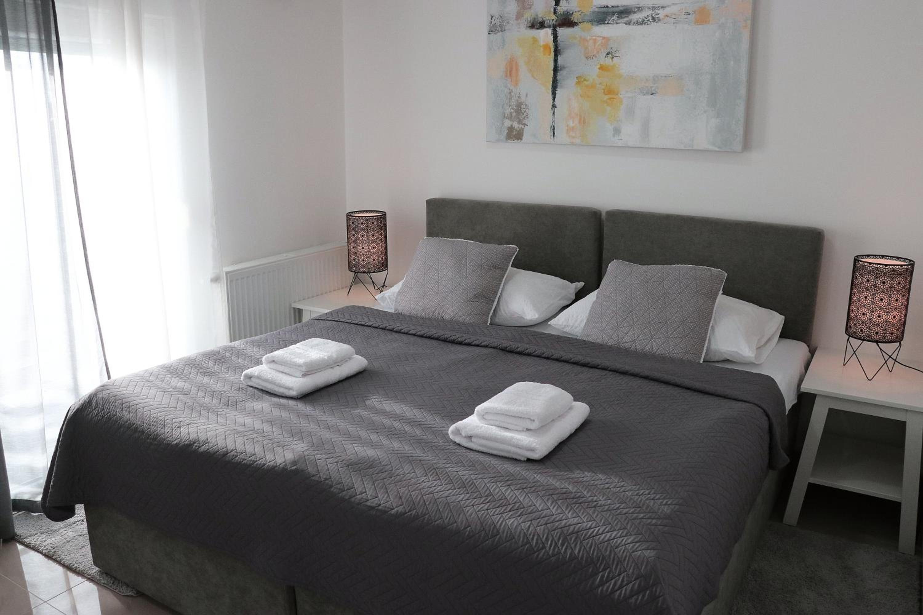 One-Bedroom Apartment - Photo 19