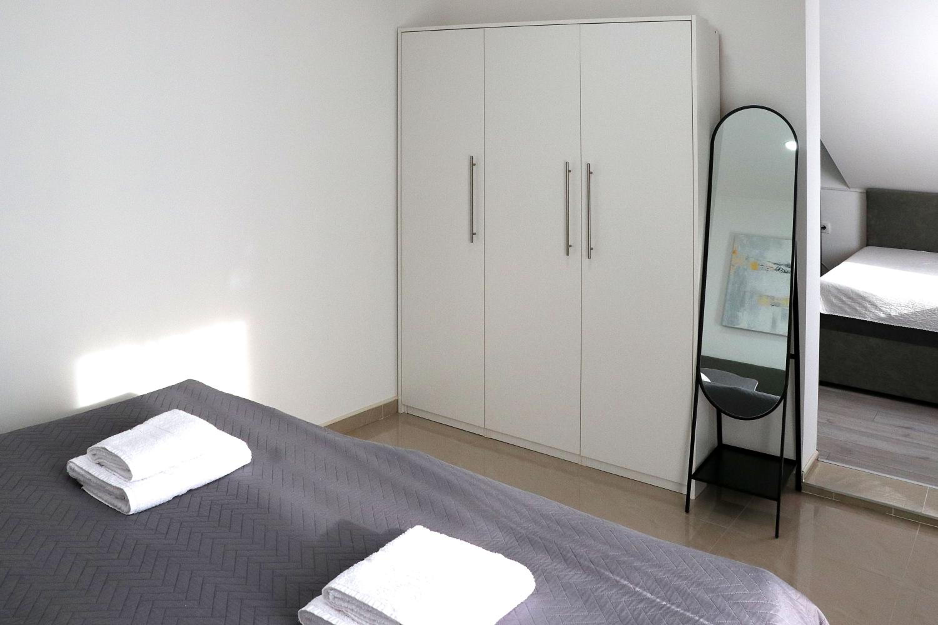 One-Bedroom Apartment - Photo 8