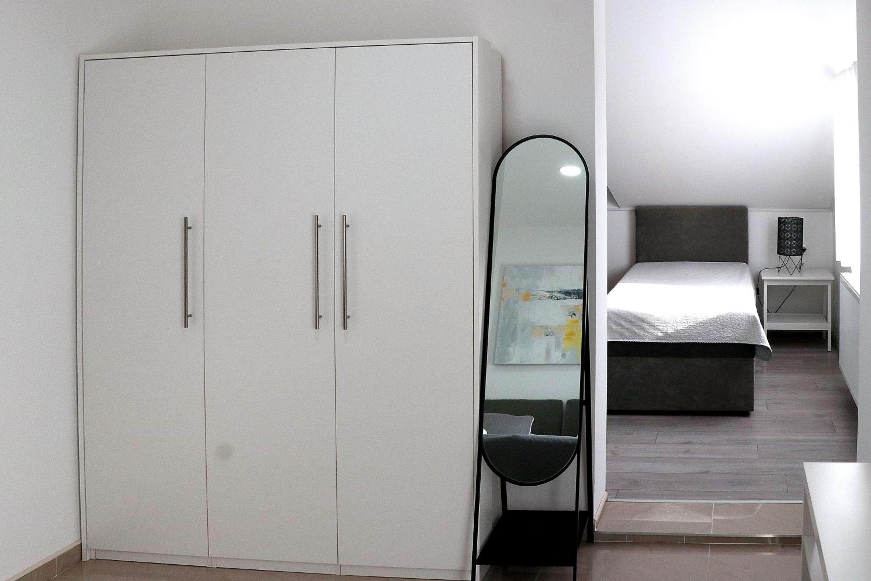 One-Bedroom Apartment - Photo 2