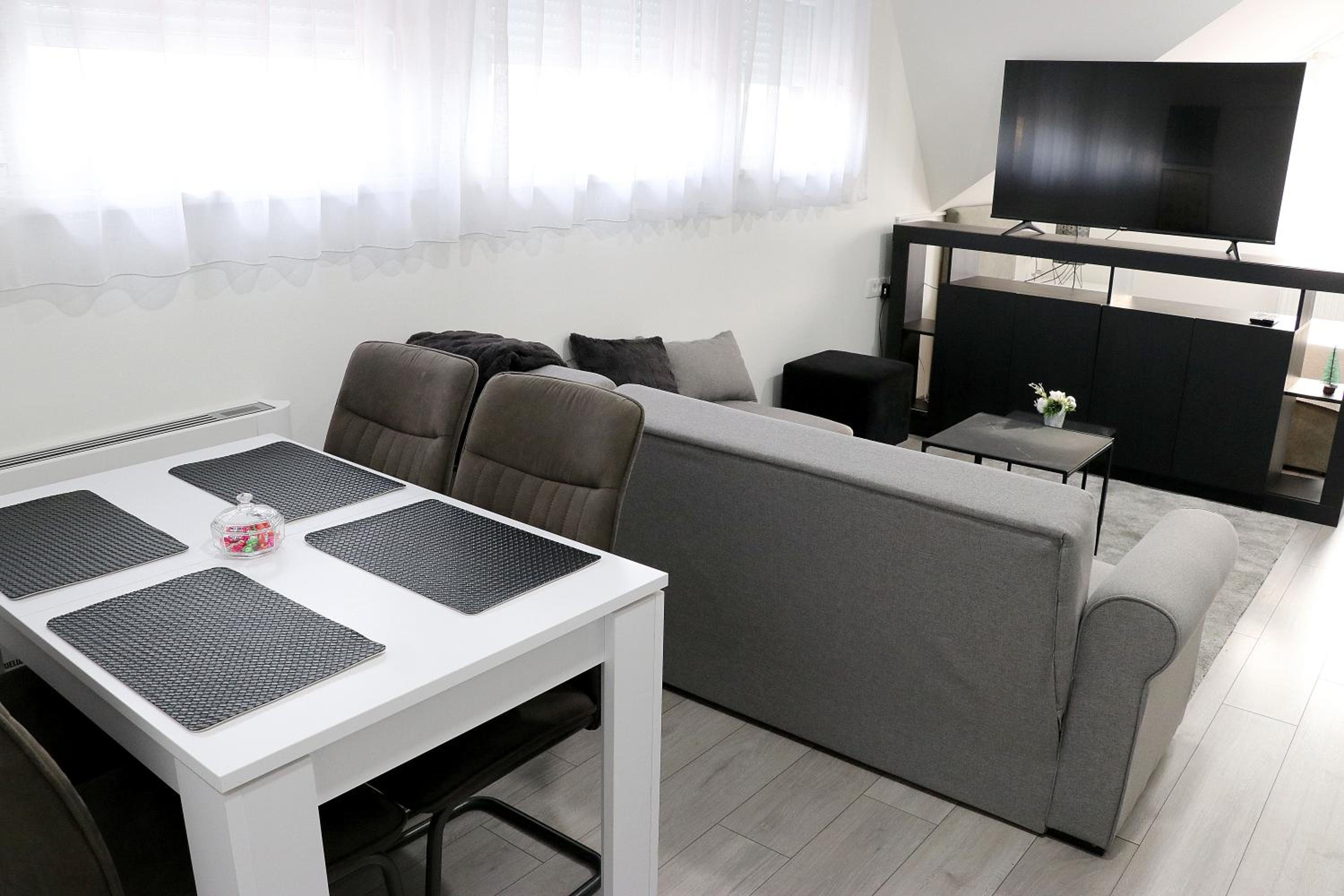 One-Bedroom Apartment - Photo 23