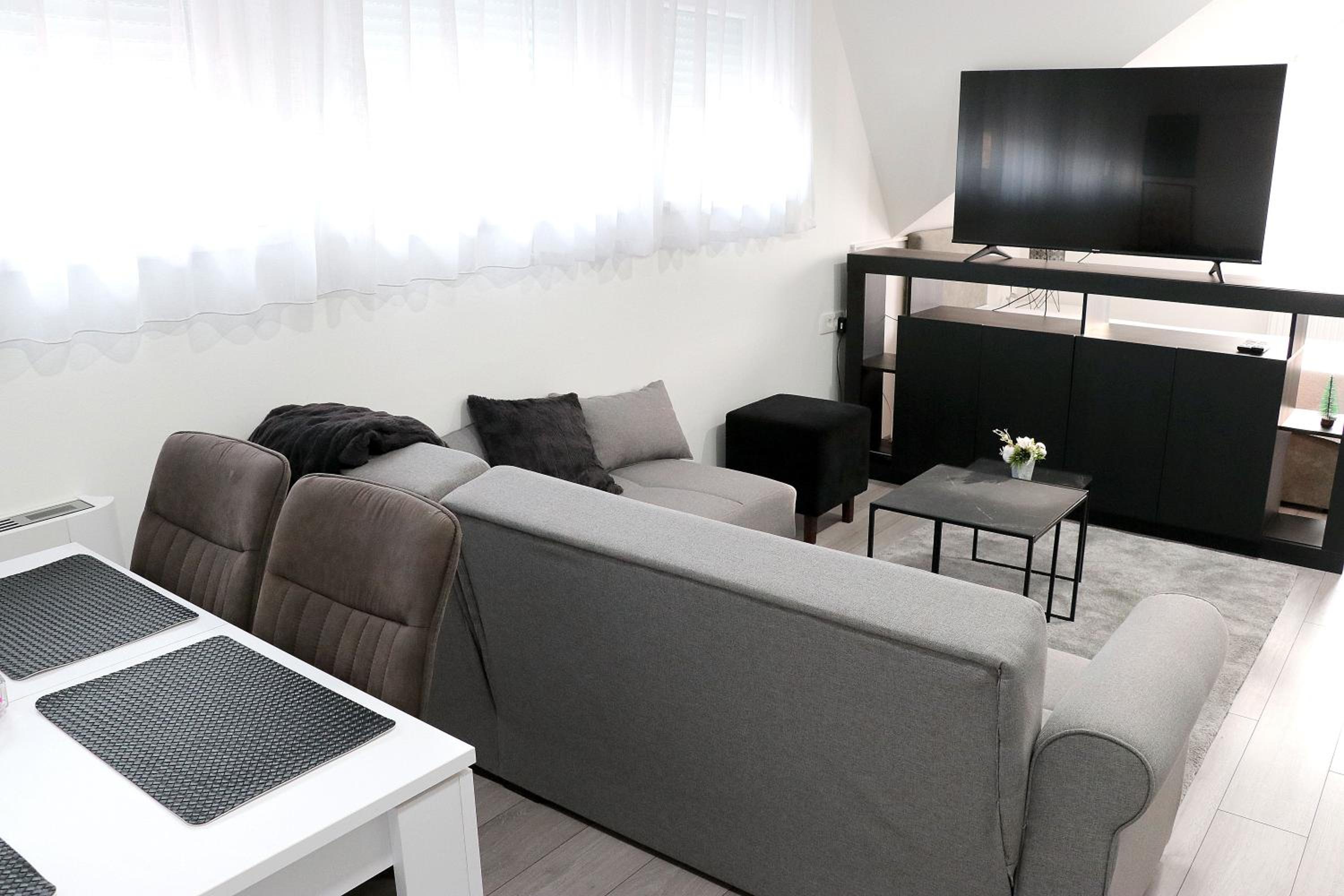One-Bedroom Apartment - Photo 12