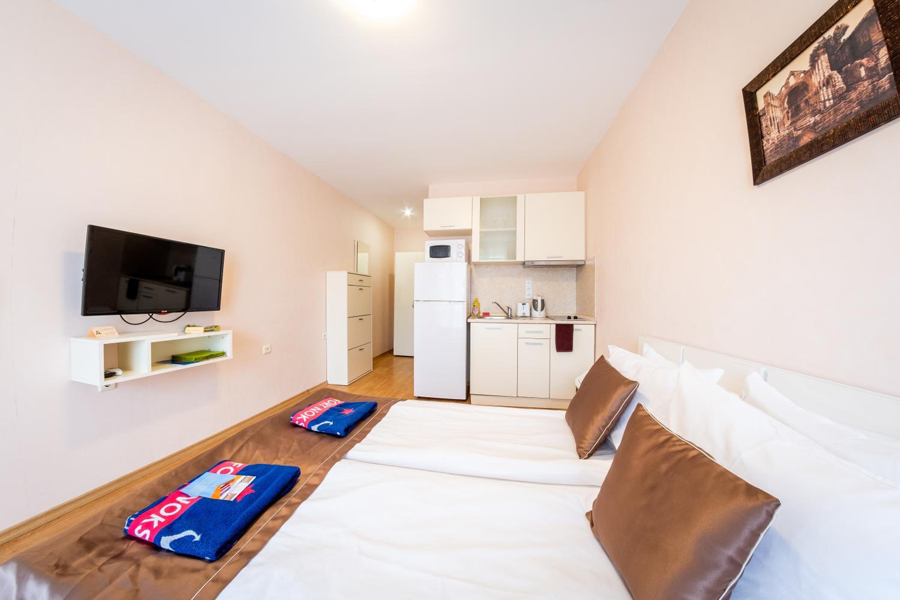 Studio with Balcony (2 Adults) photo 3