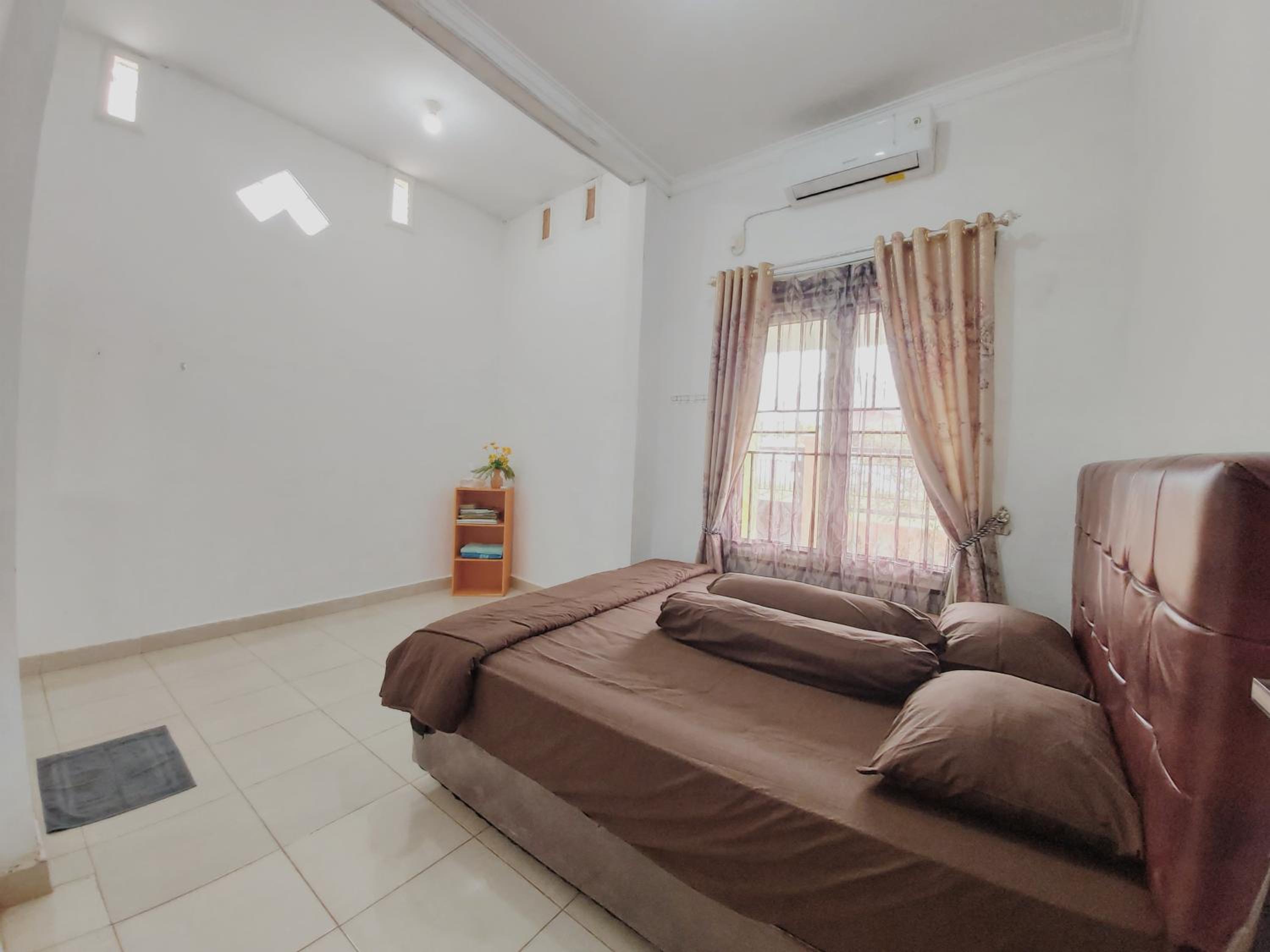 Three-Bedroom House - Photo 17