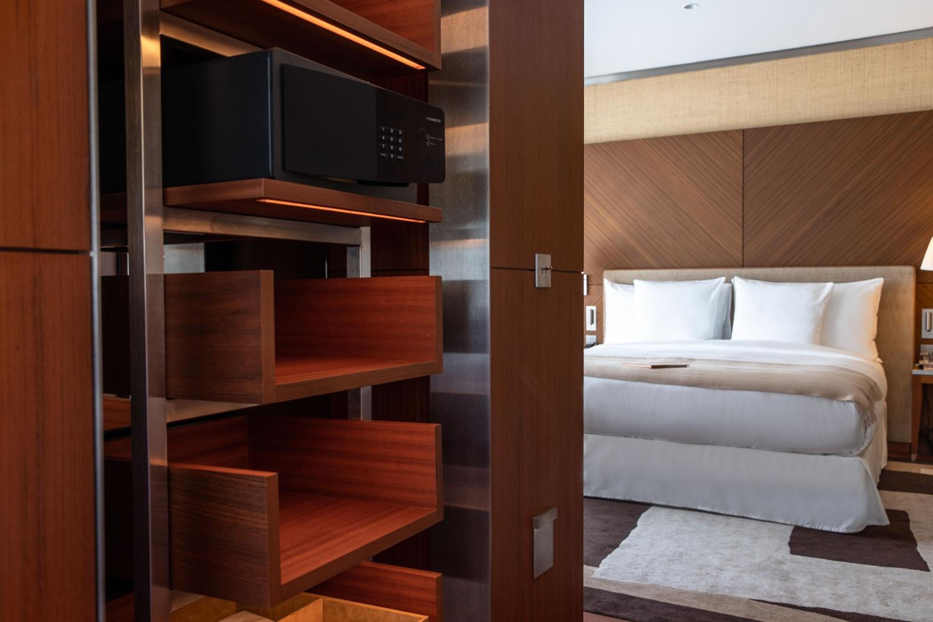 Corner Room - Photo 4
