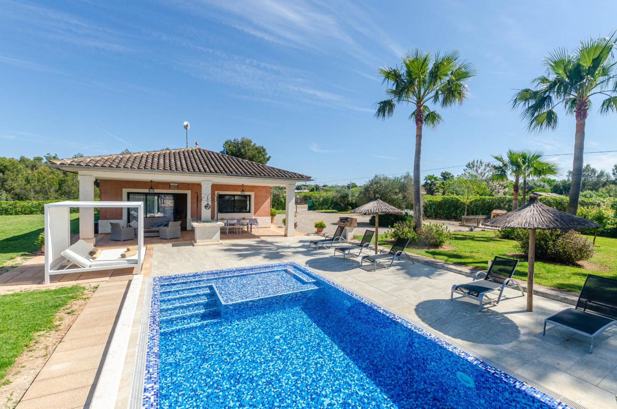 Villa photo 2
