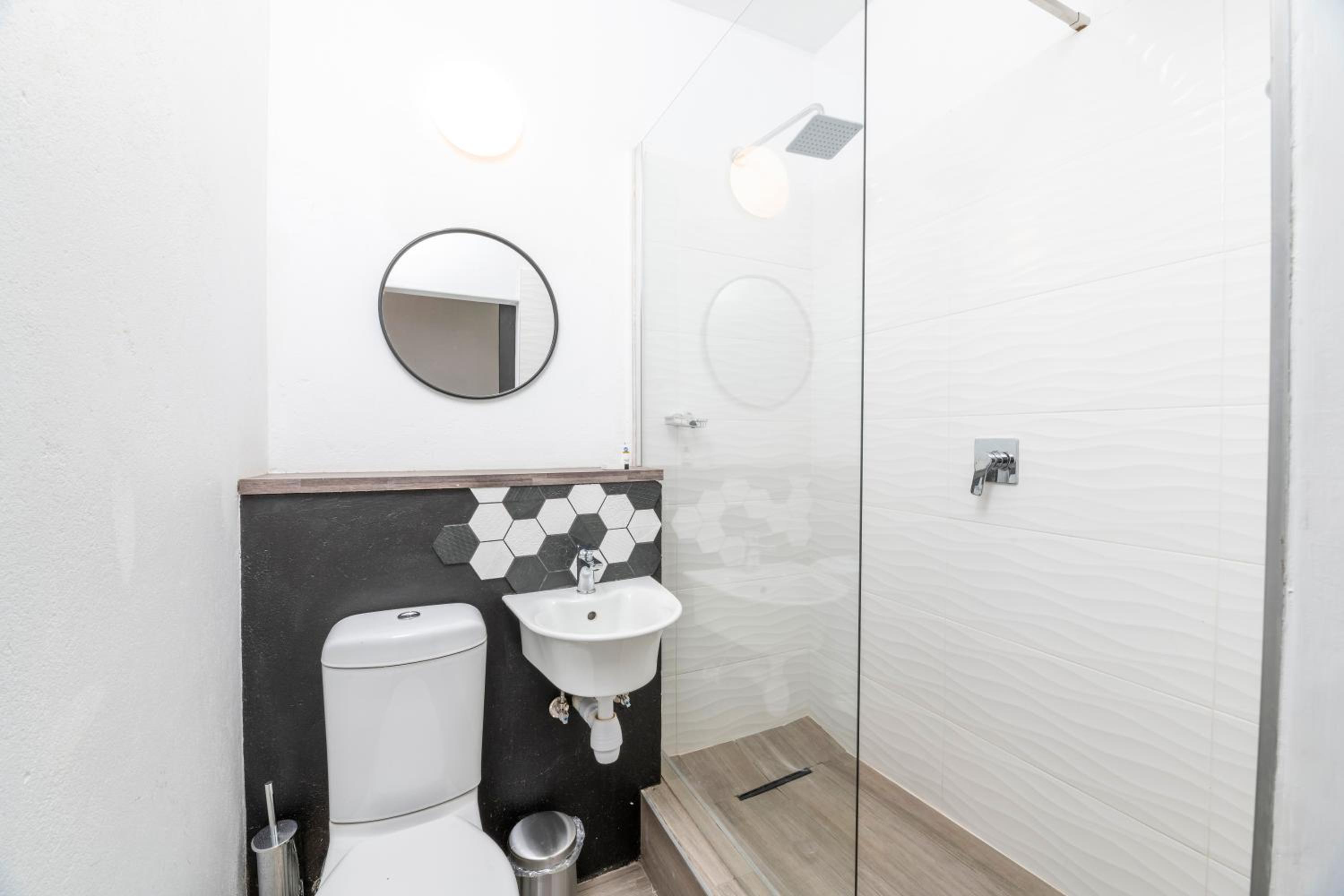 Double or Twin Room with Private Bathroom photo 3