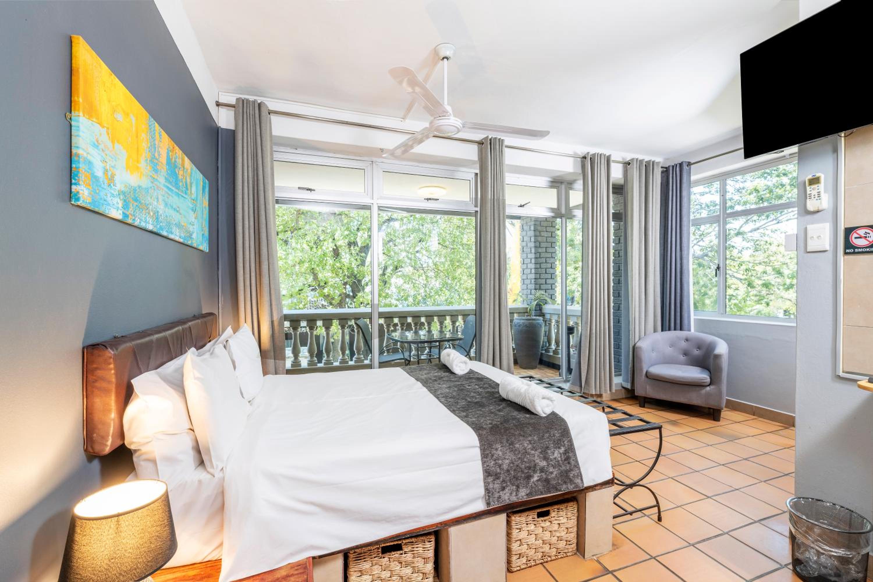 Deluxe Double Room with Shower photo 3