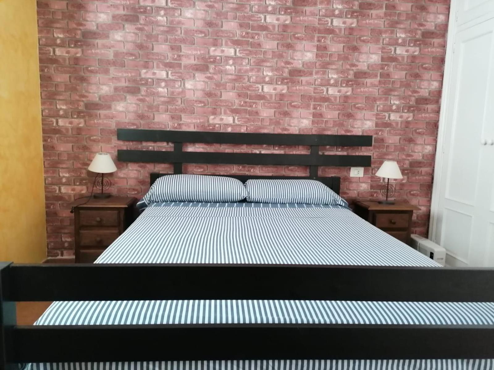 Two-Bedroom House - Photo 1
