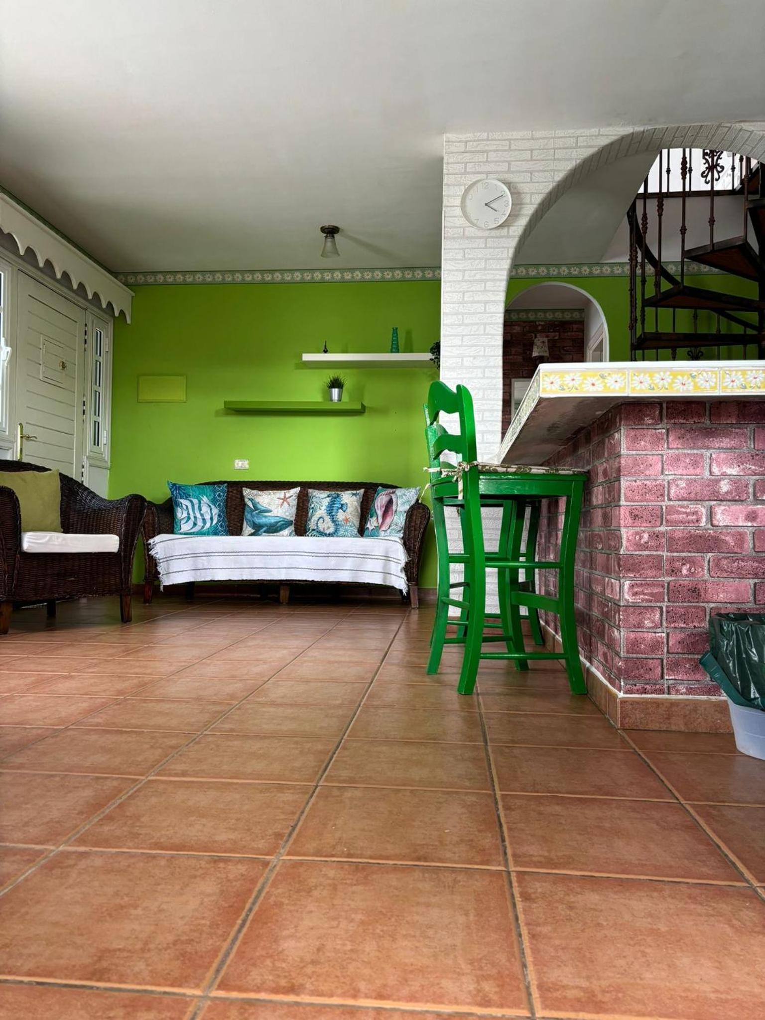 Two-Bedroom House - Photo 2