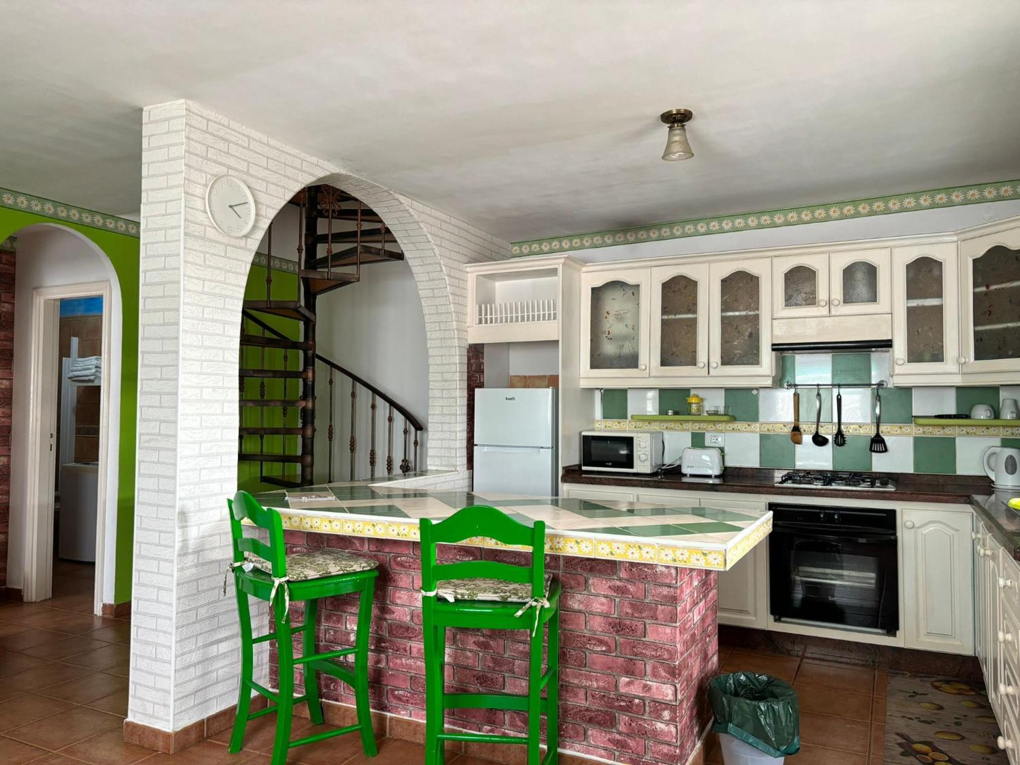 Two-Bedroom House - Photo 3