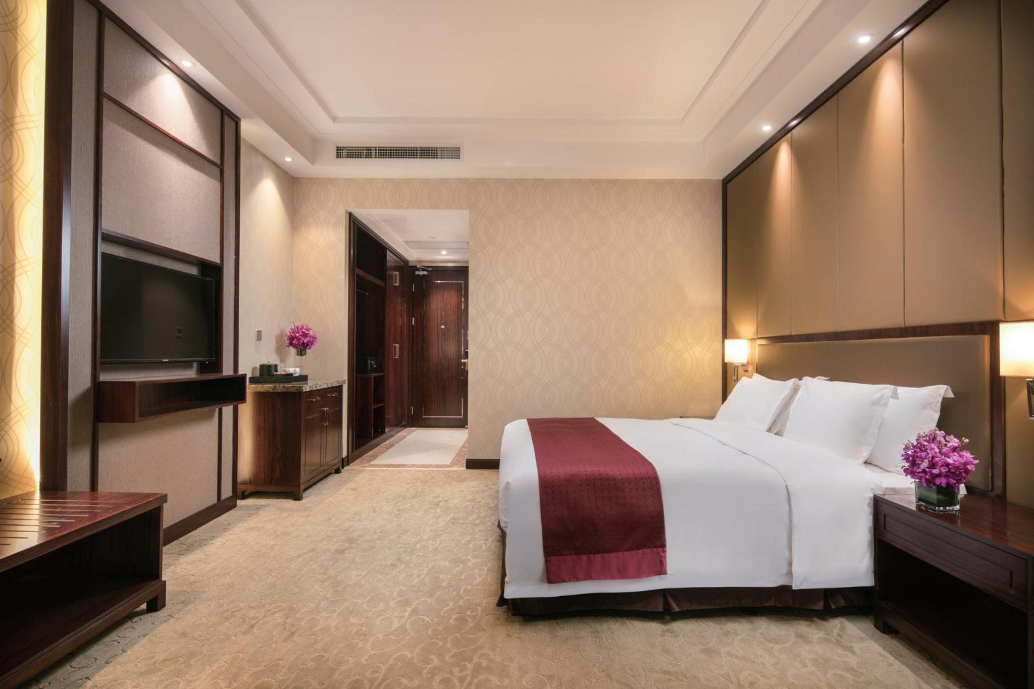 Standard King Room photo 3