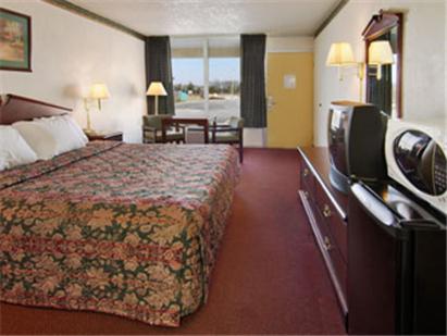 King Room - Non-Smoking - Photo 2