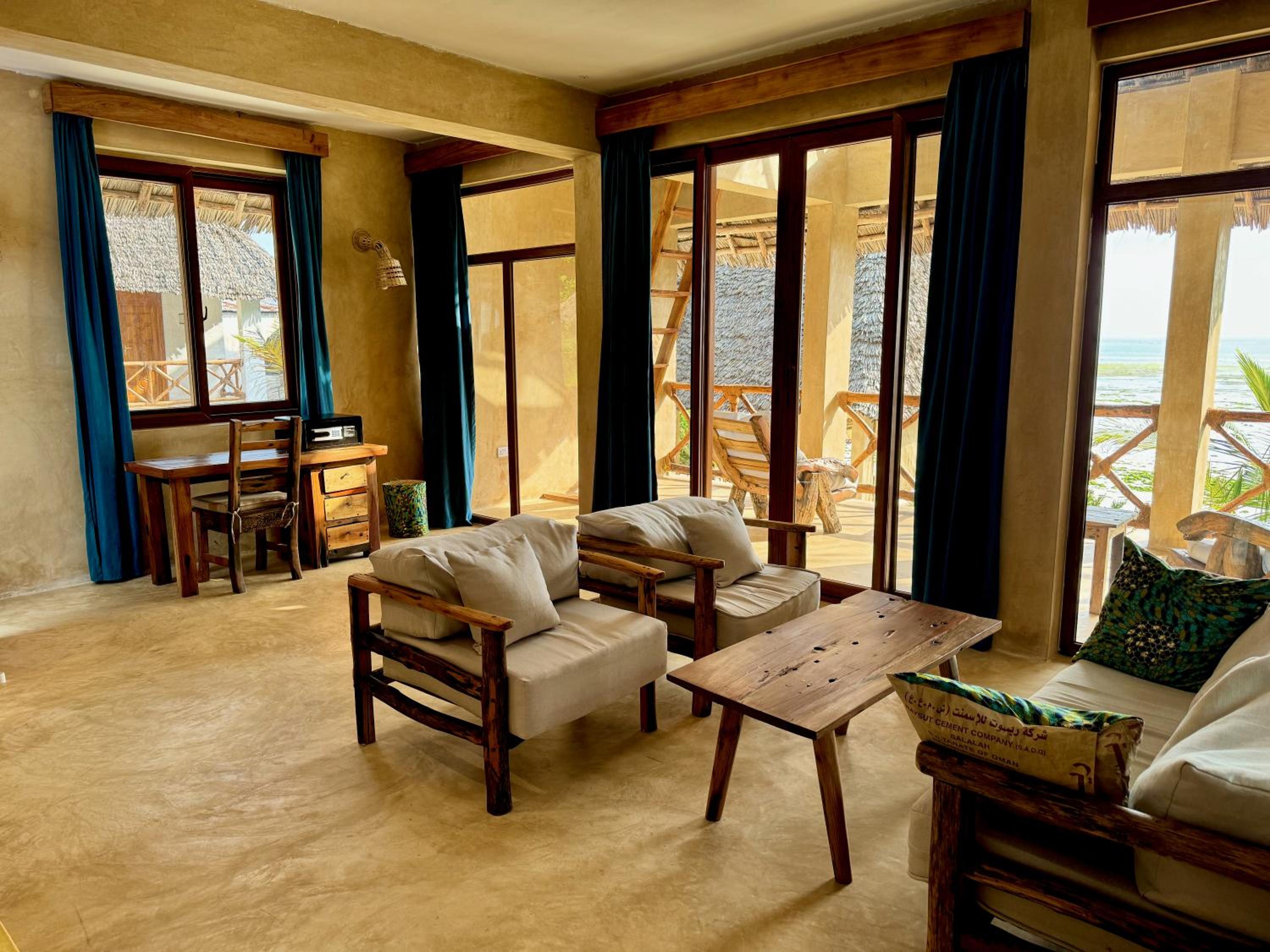 Executive Suite - Photo 3