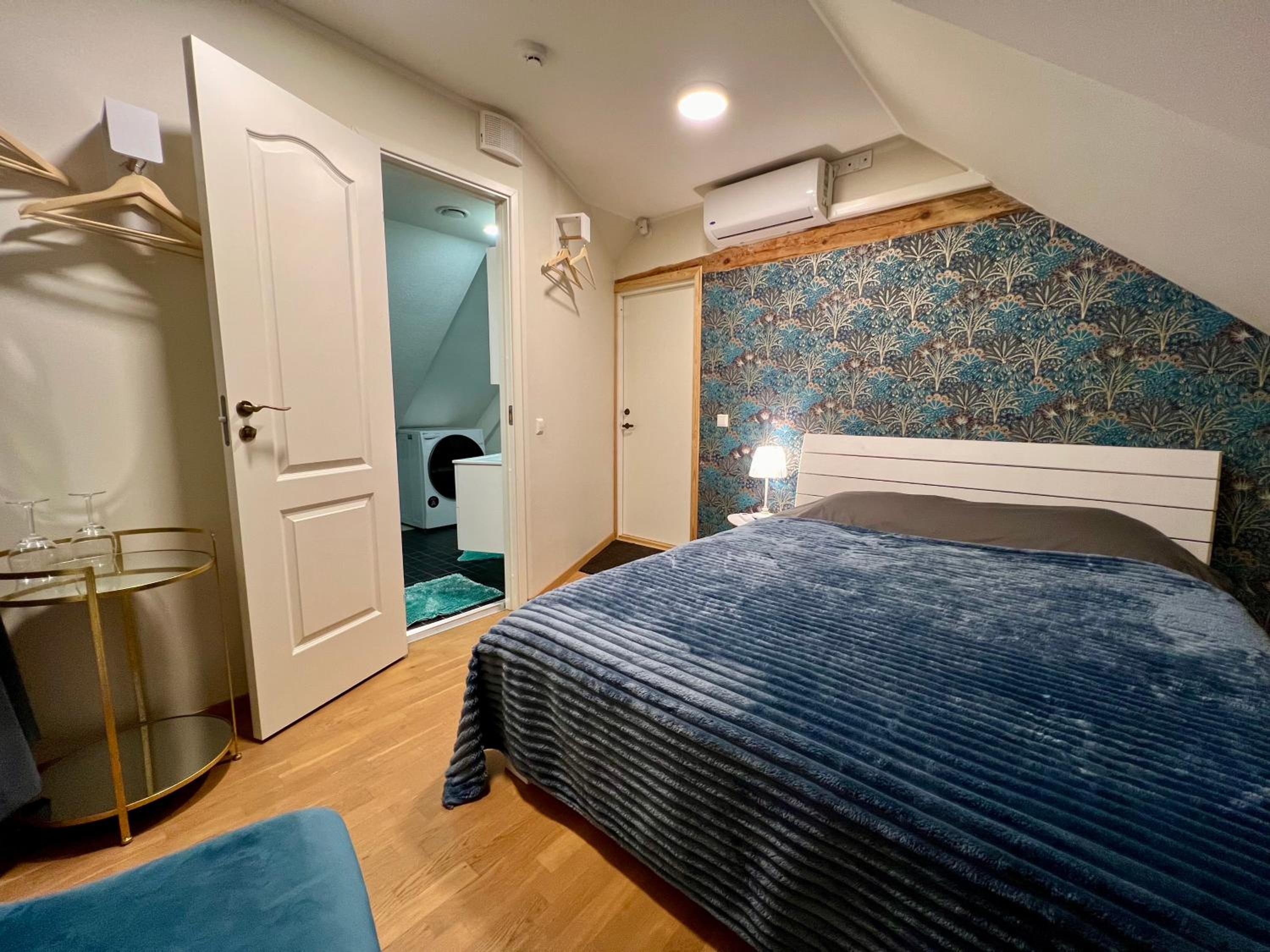 Small Double Room - Photo 1