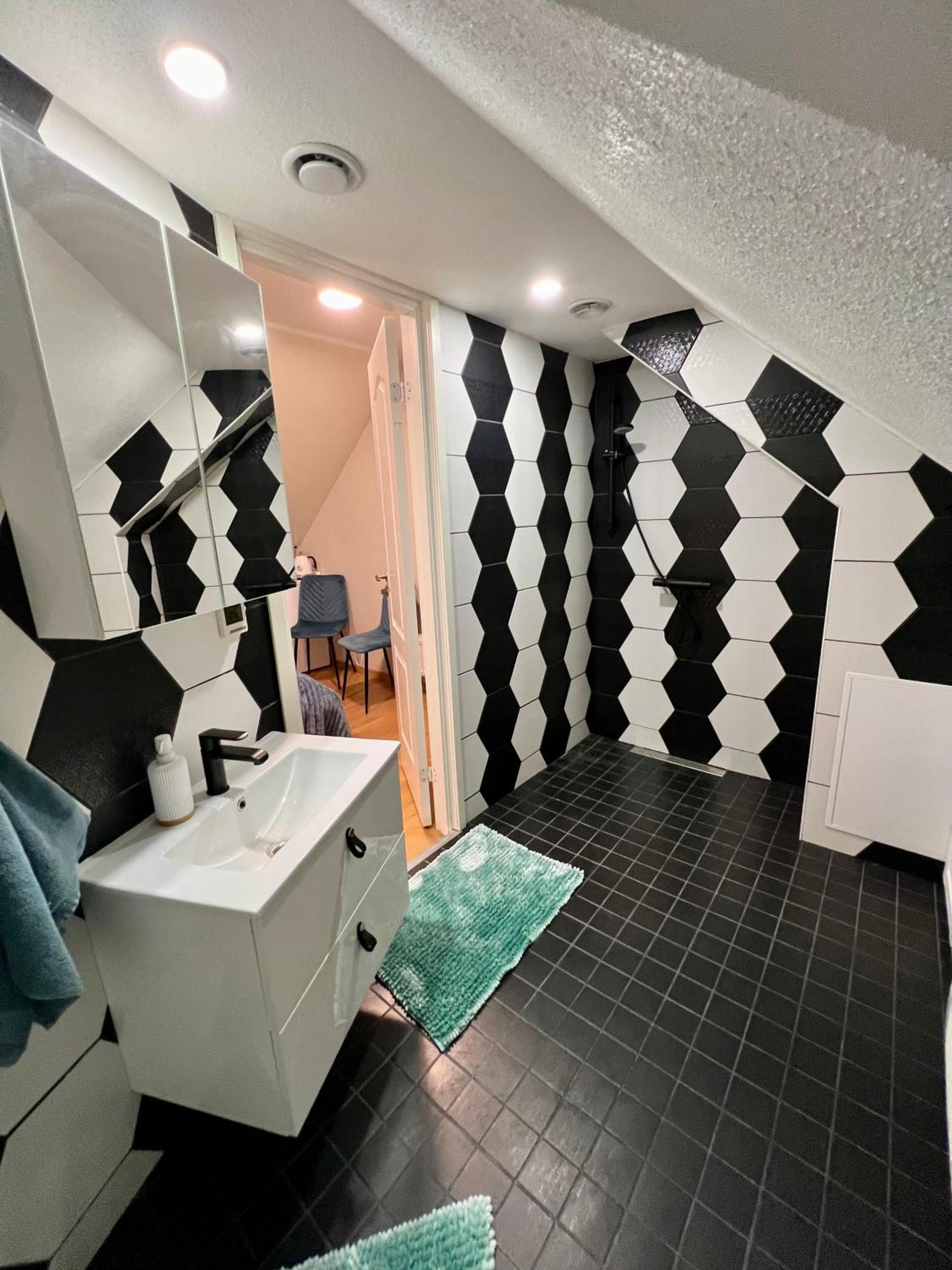 Small Double Room - Photo 8