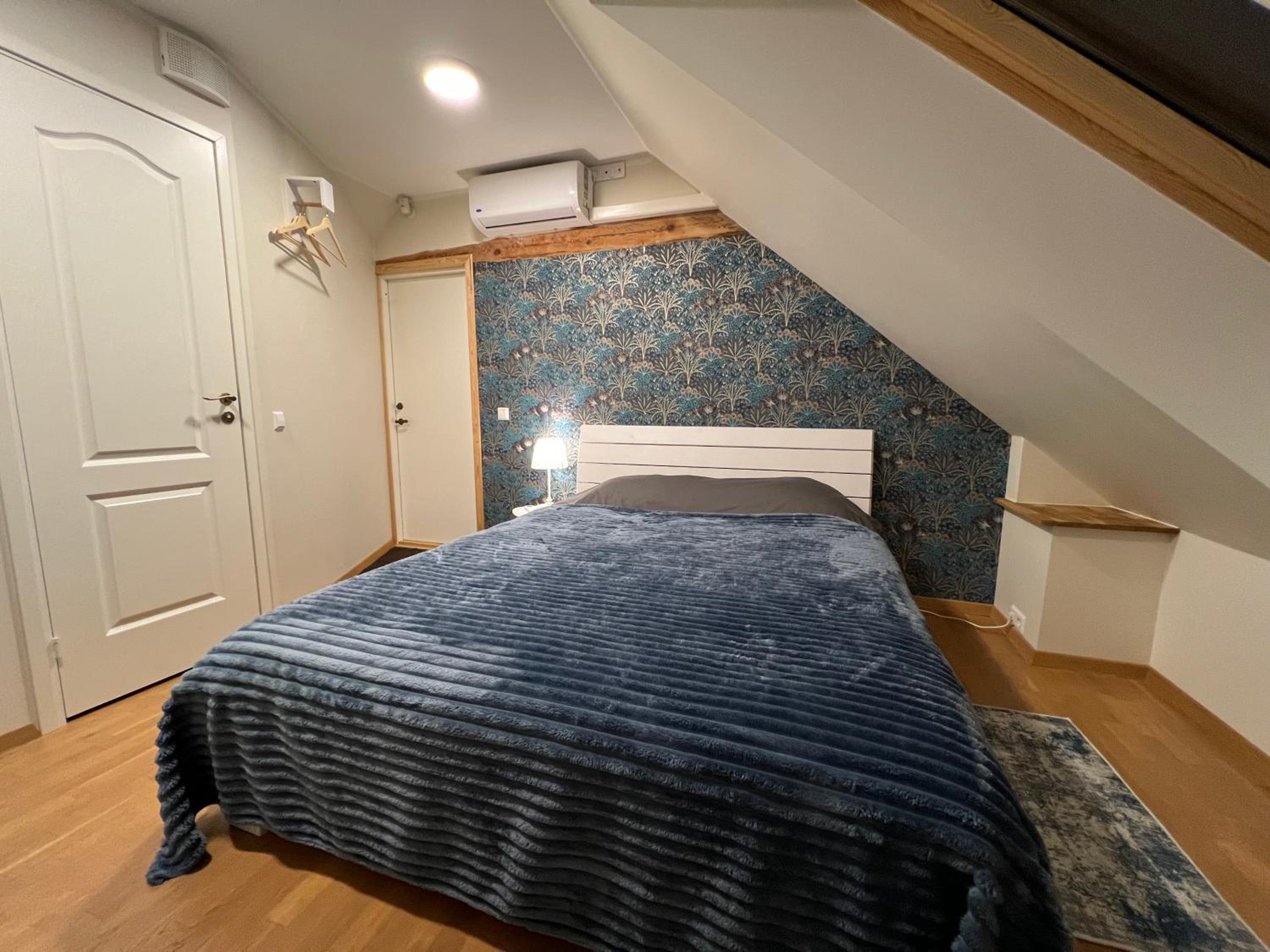Small Double Room - Photo 10