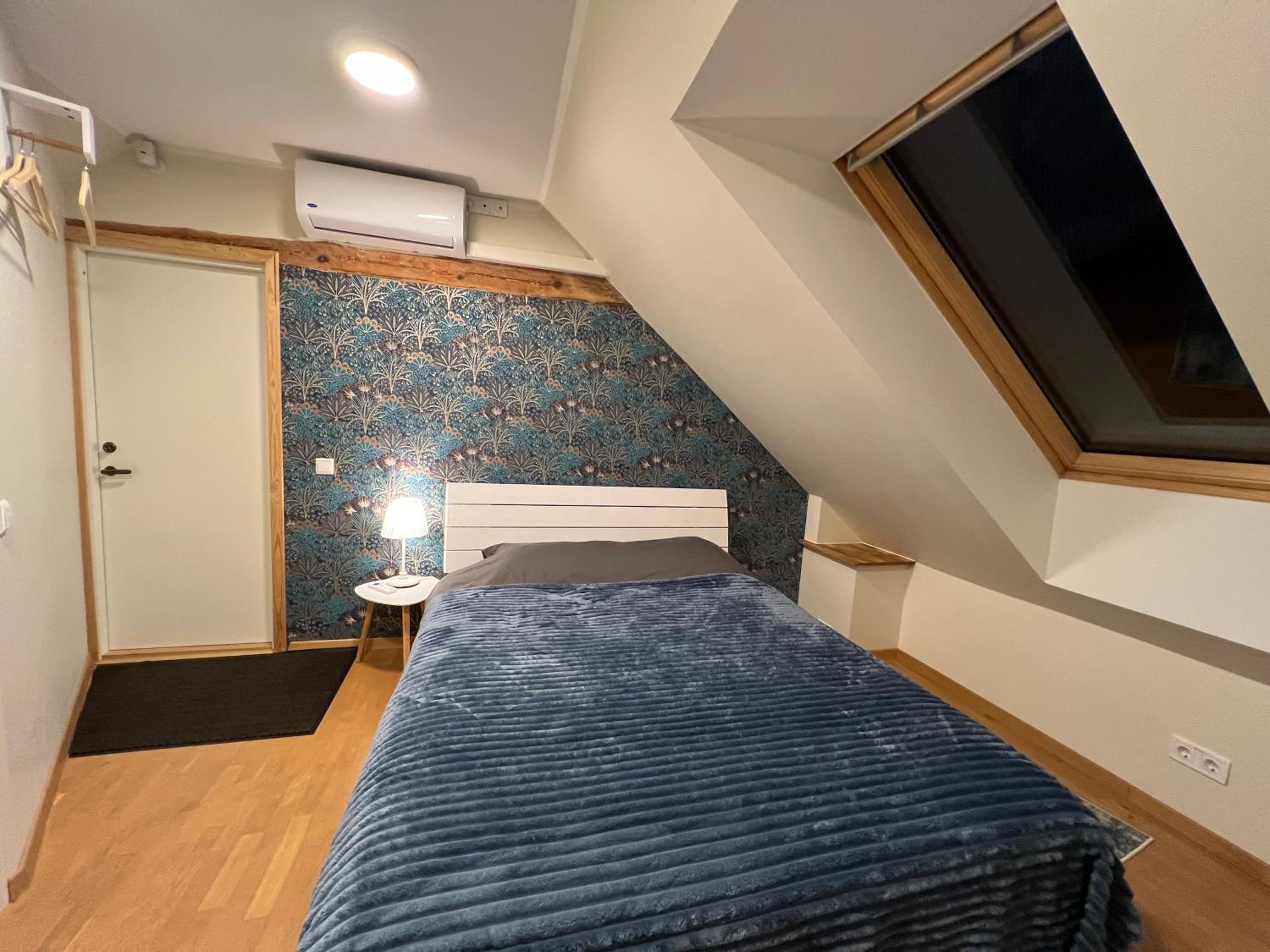 Small Double Room - Photo 11