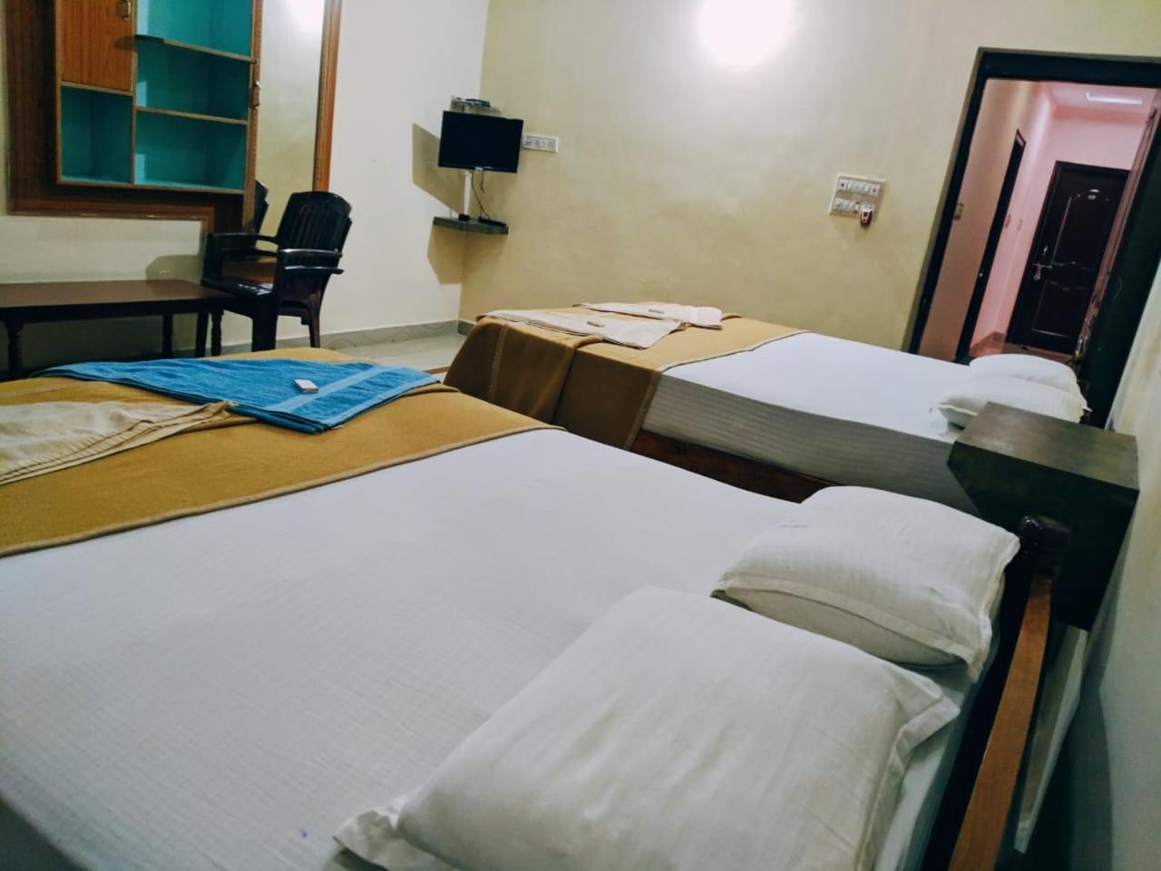 Deluxe Queen Room with Two Queen Beds photo 1