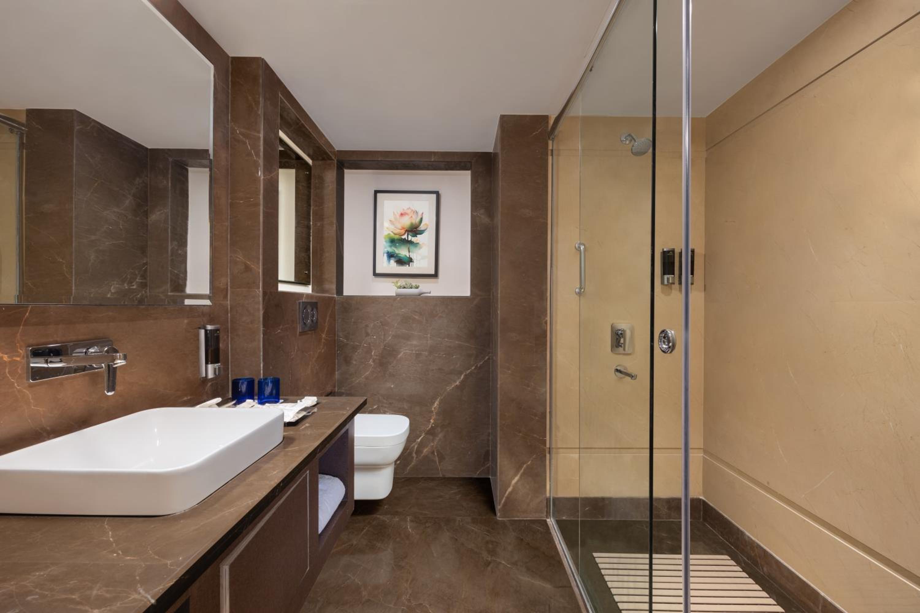 Deluxe King Room - Photo 4
