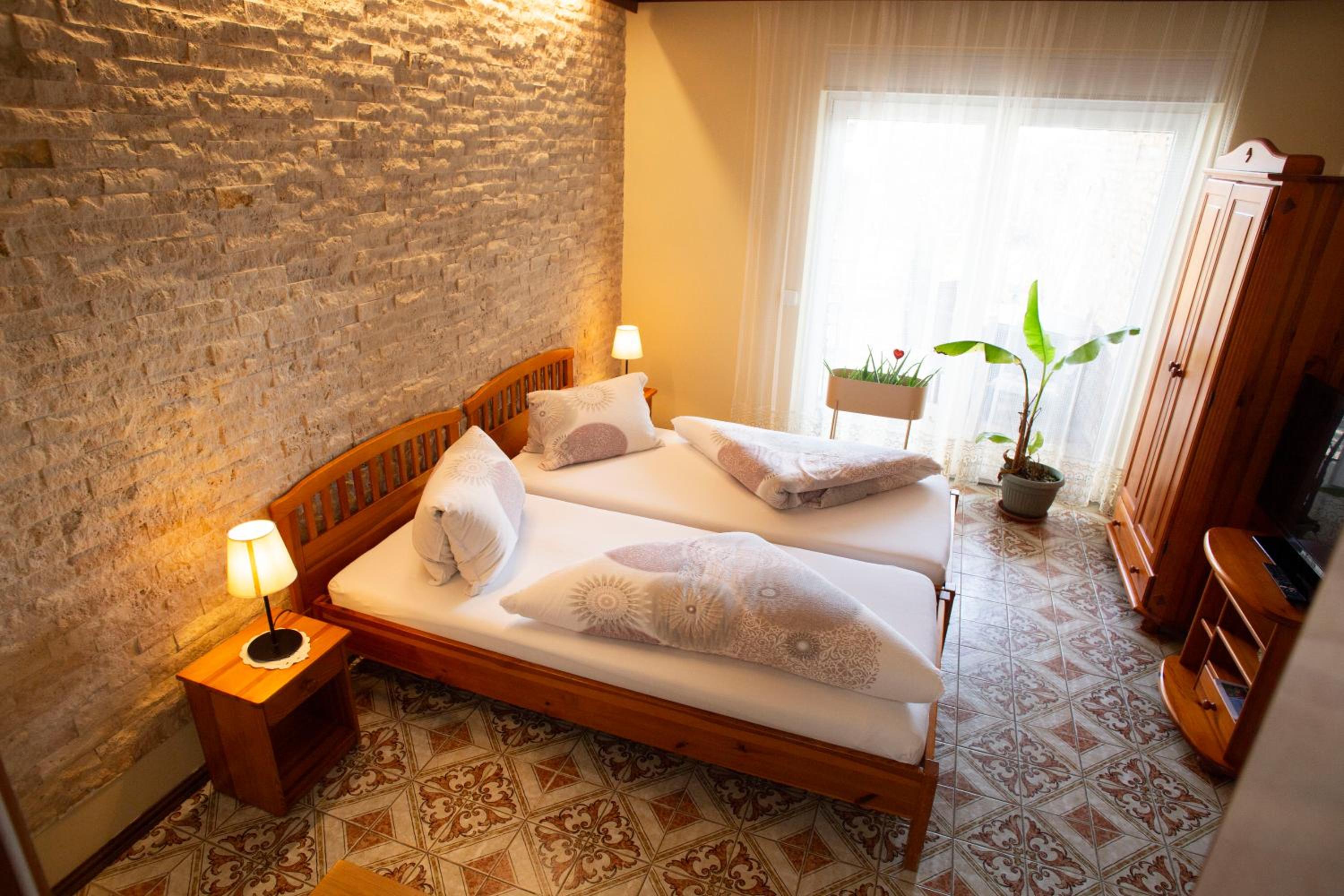 Apartment with Terrace - Photo 1