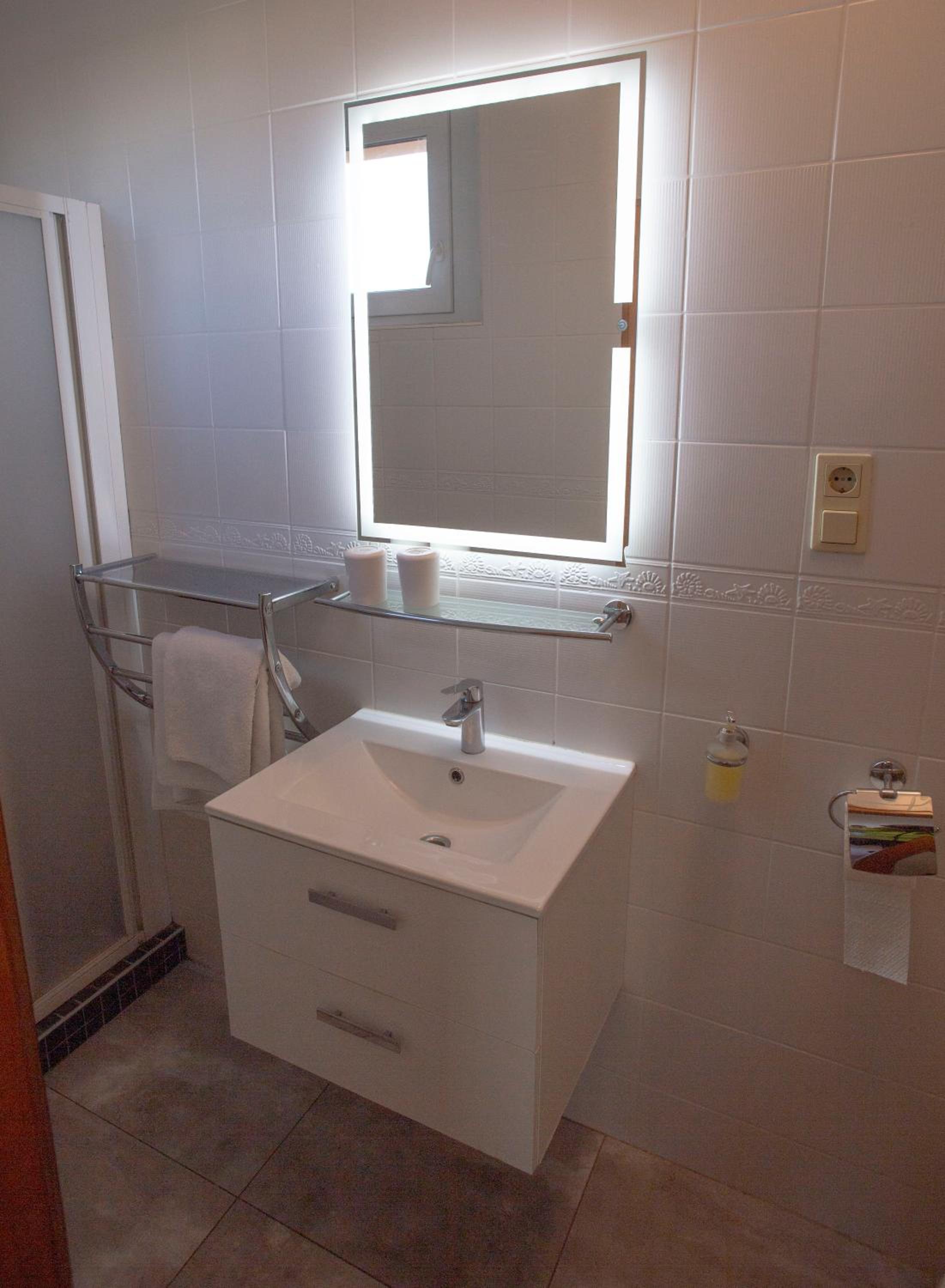 Double Room - Photo 2