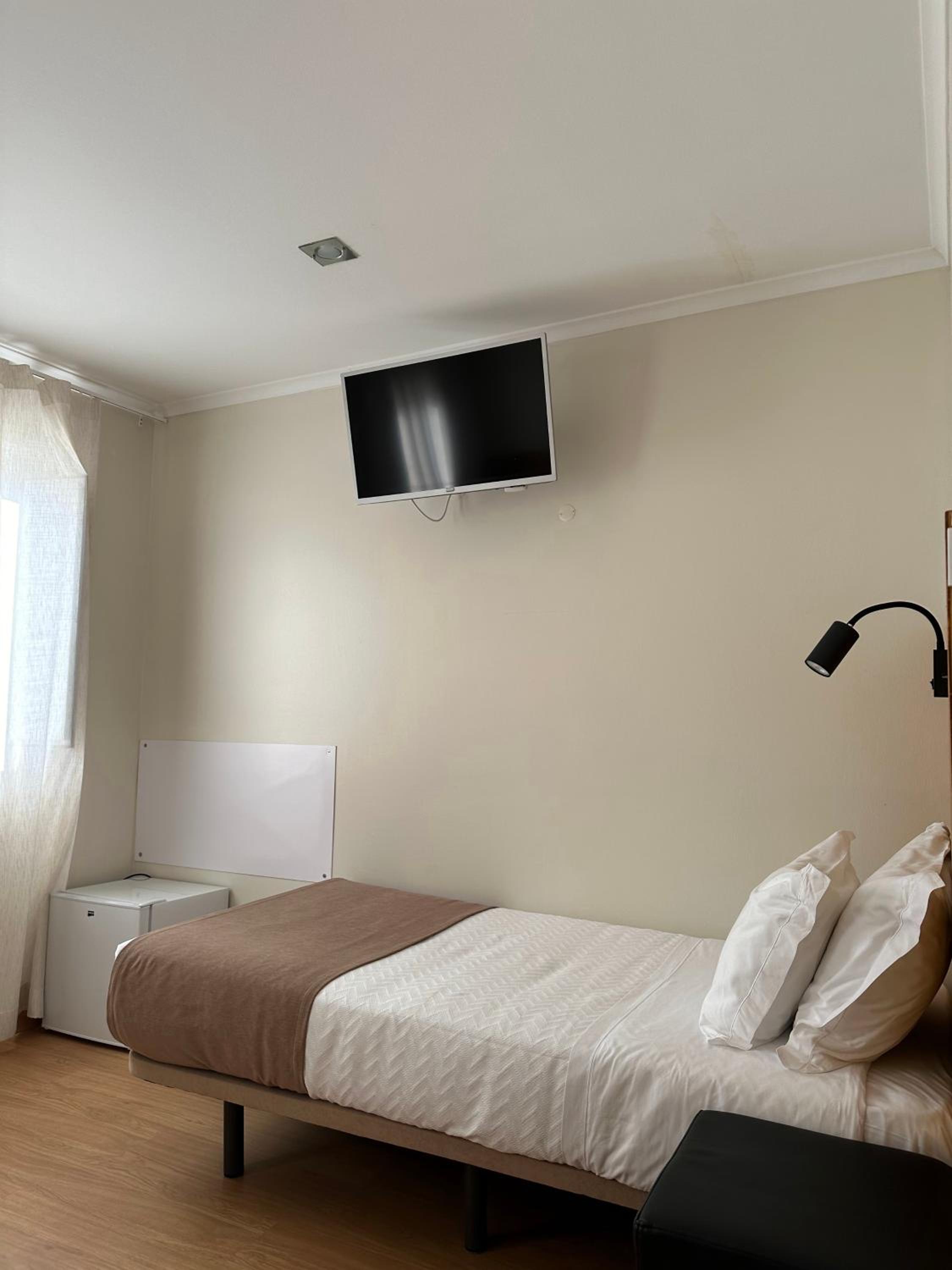 Triple Room - Photo 11