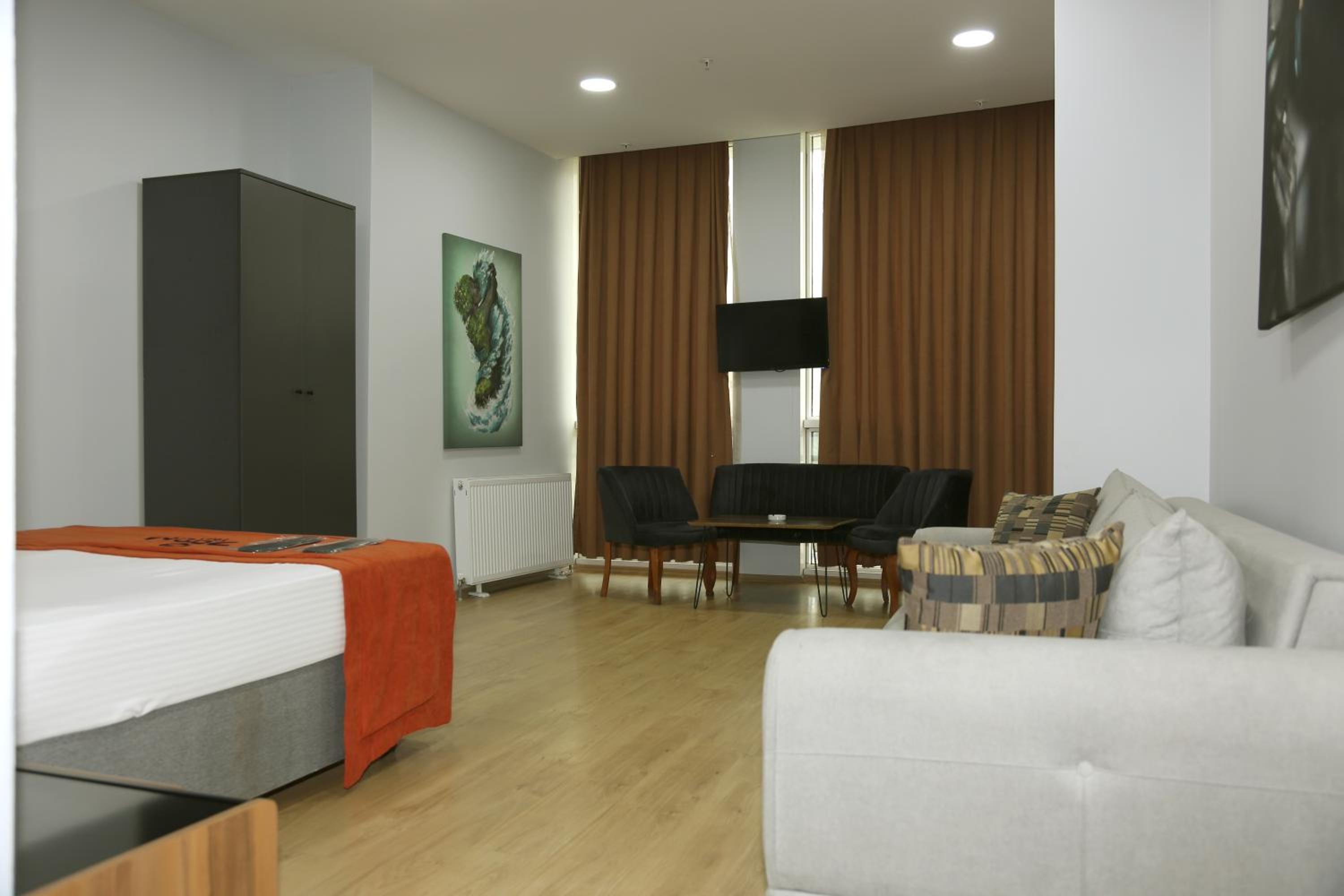 Family Room photo 3