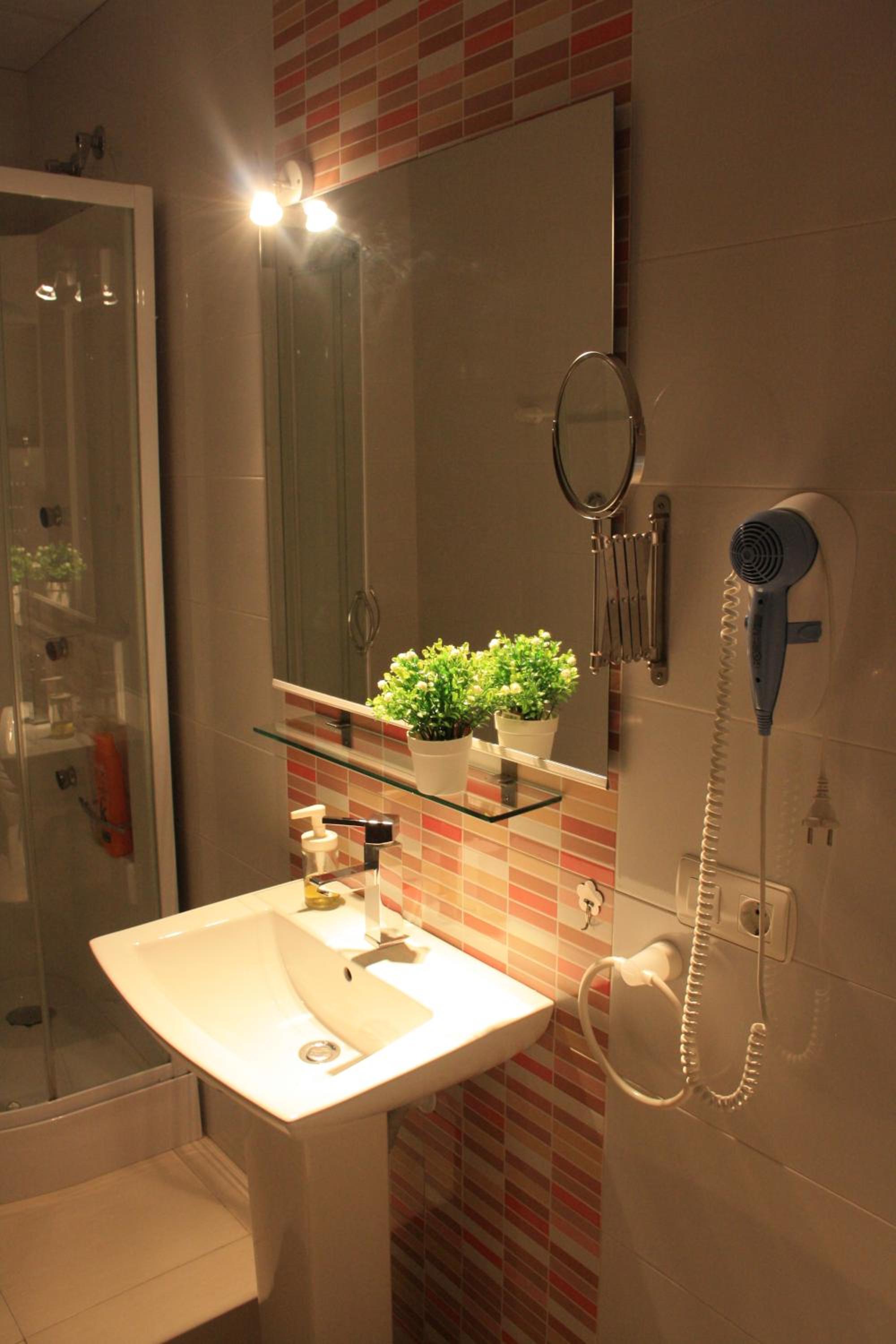 Twin Room - Photo 3