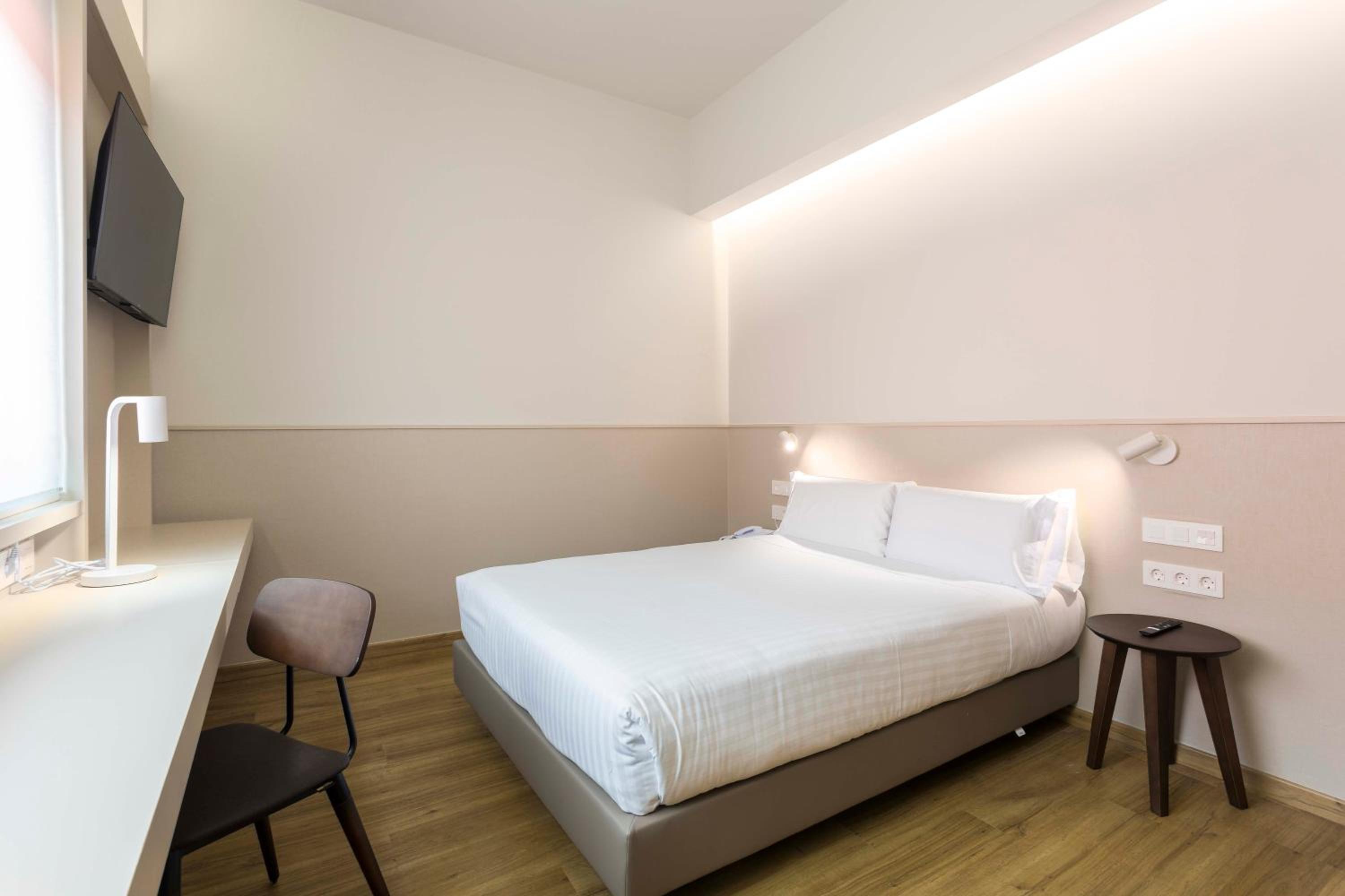 Double Room - Photo 4