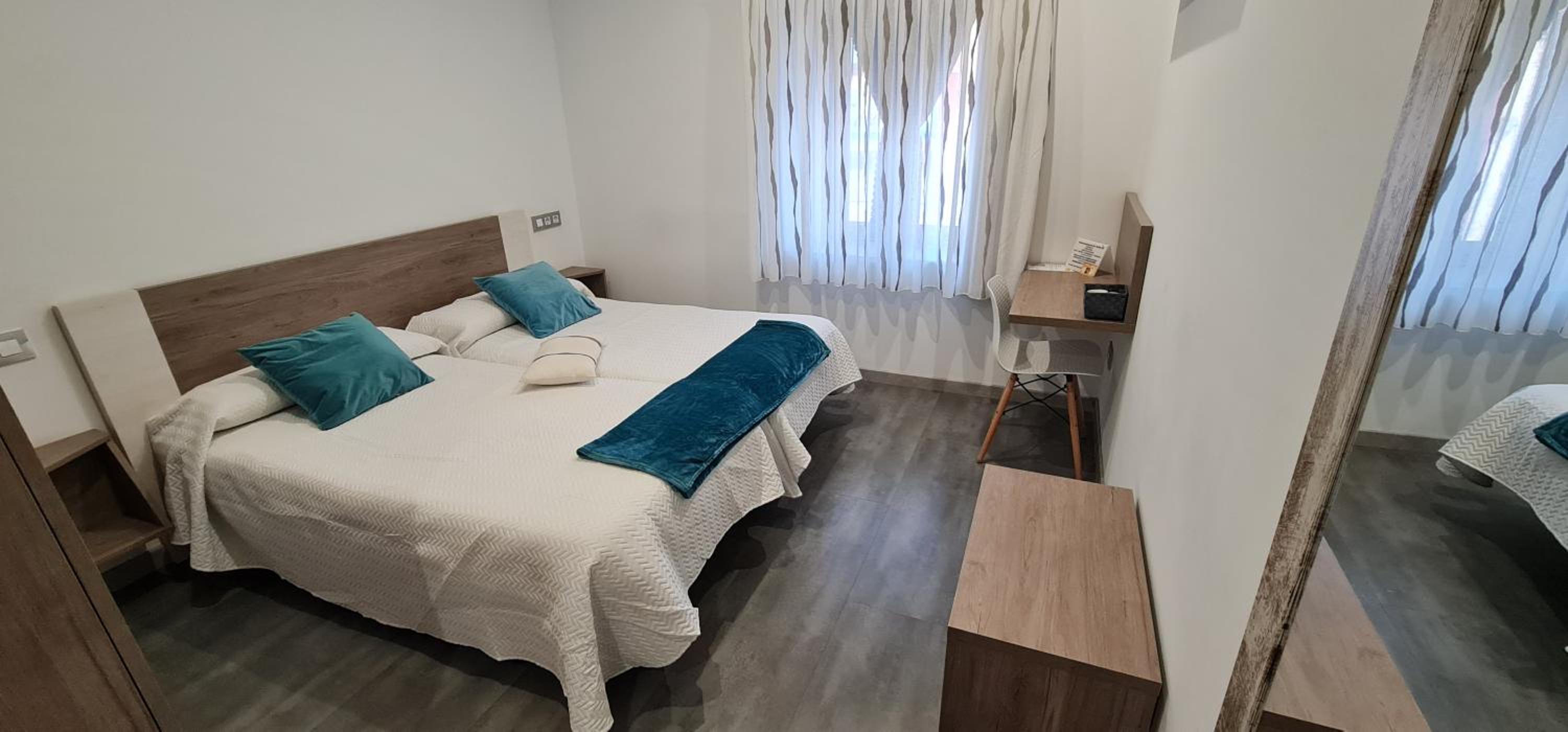 Twin Room - Photo 1