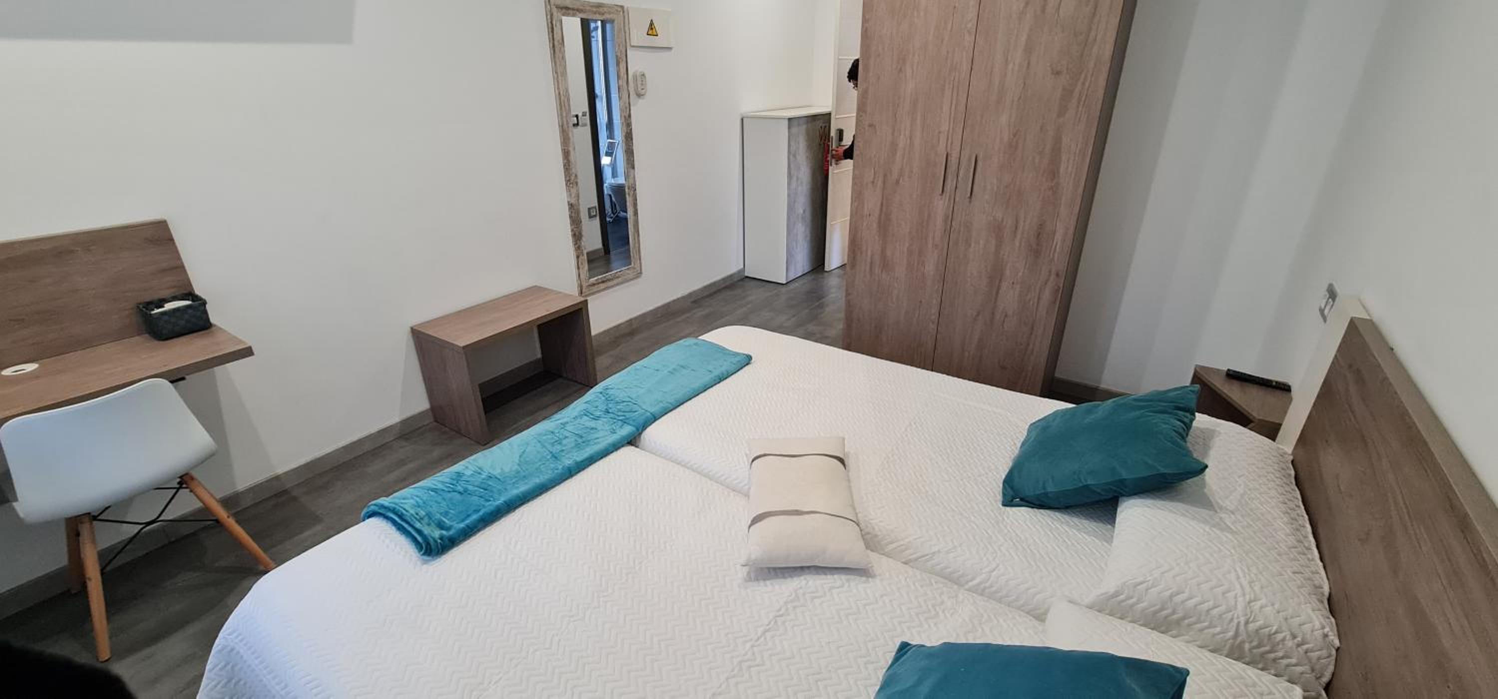 Twin Room - Photo 2