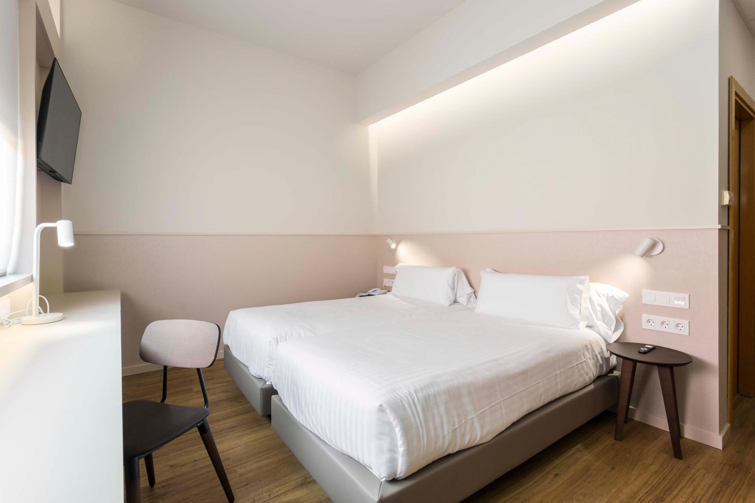 Twin Room - Photo 4