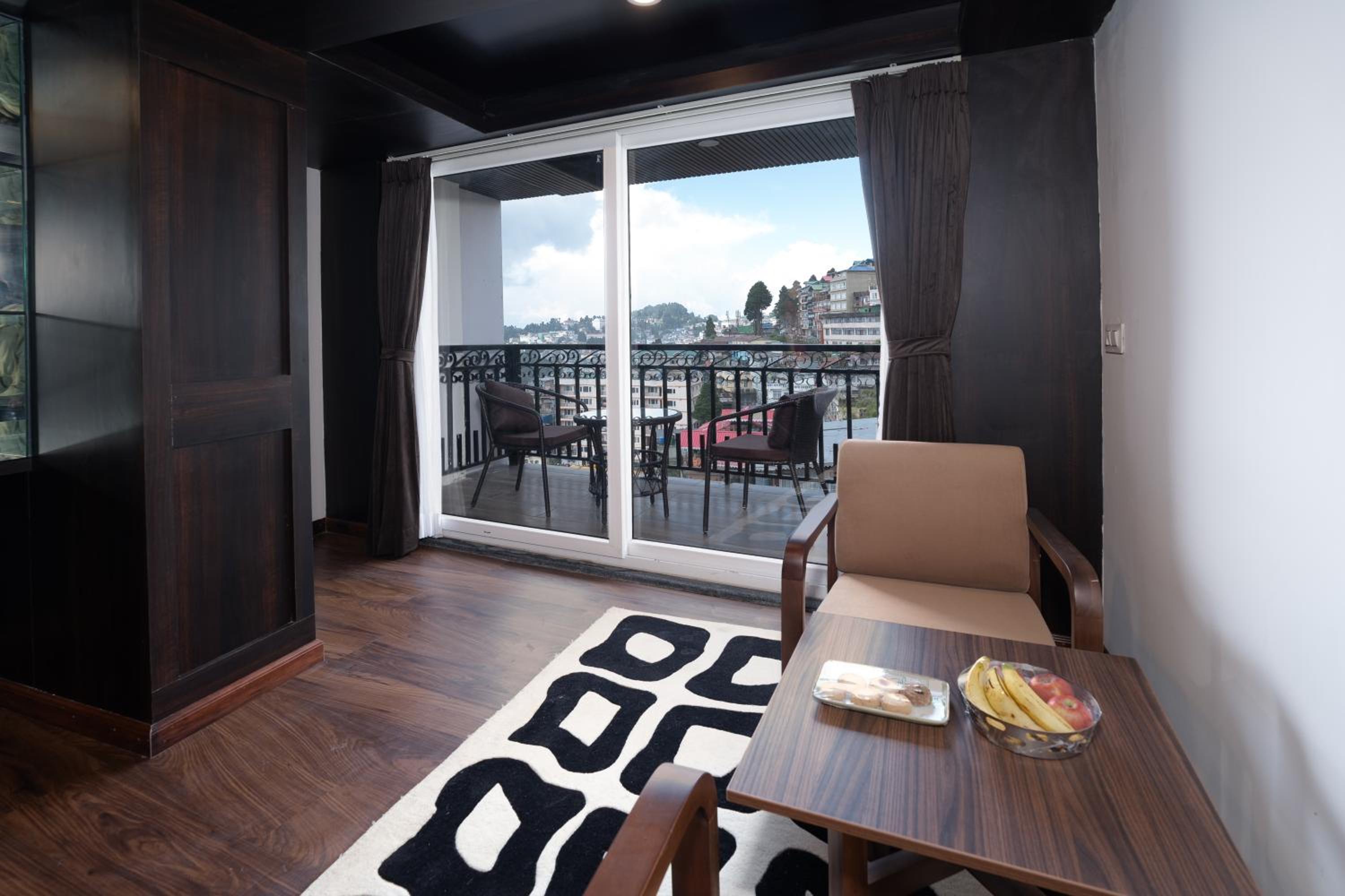 Family View with Balcony & Jacuzzi Family View with Balcony & Jacuzzi