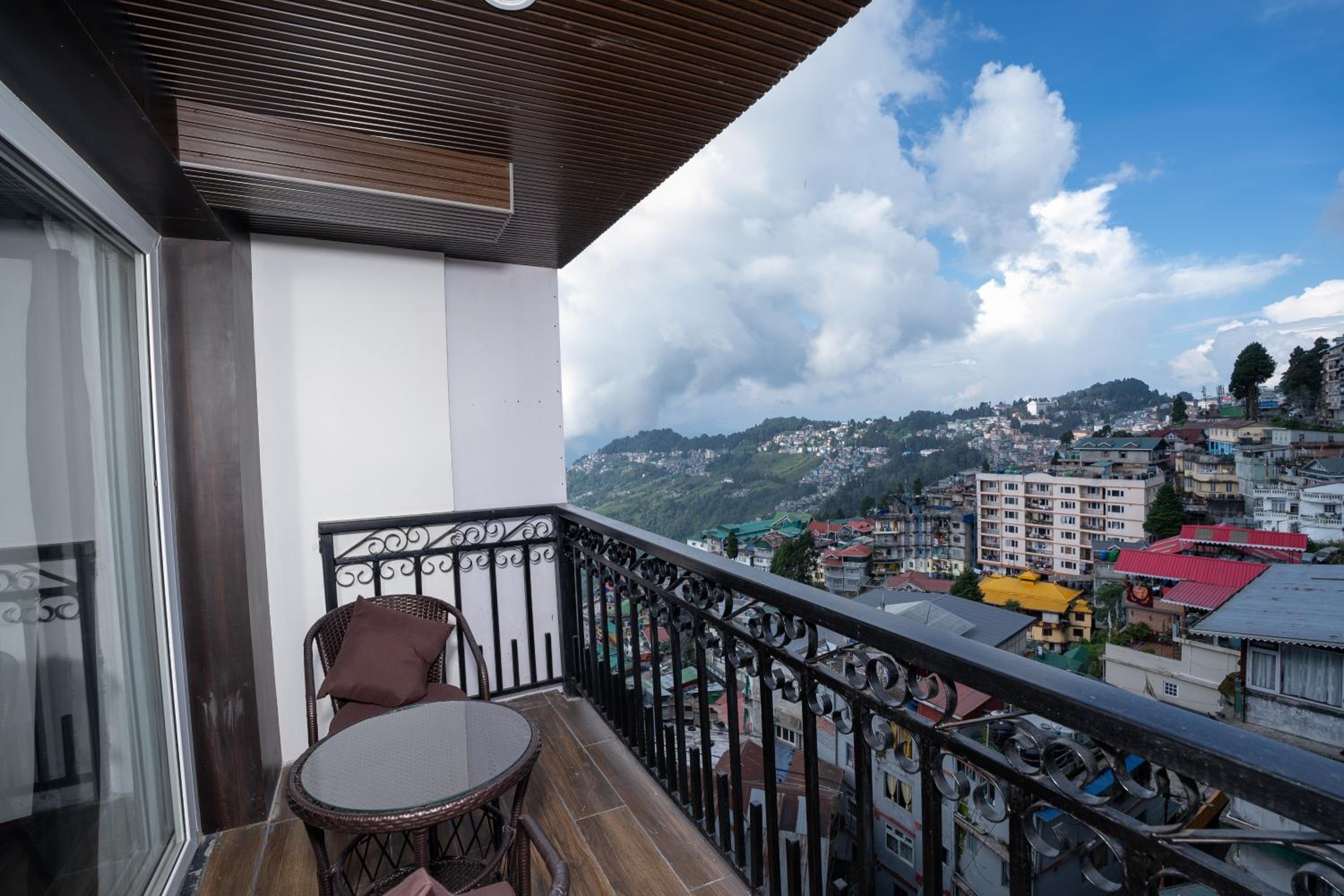 Family View with Balcony & Jacuzzi Family View with Balcony & Jacuzzi