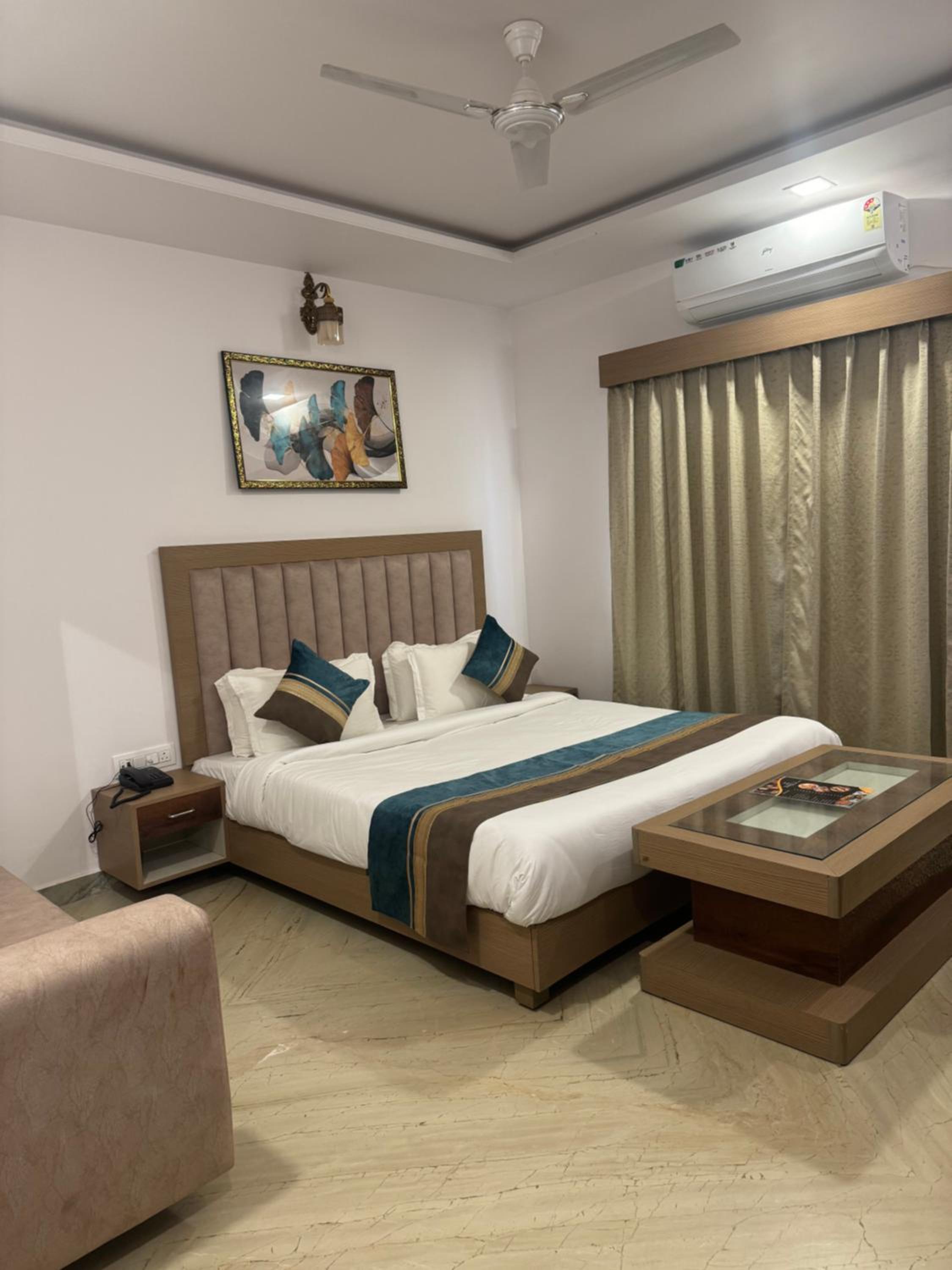 Deluxe King Room - Photo 6
