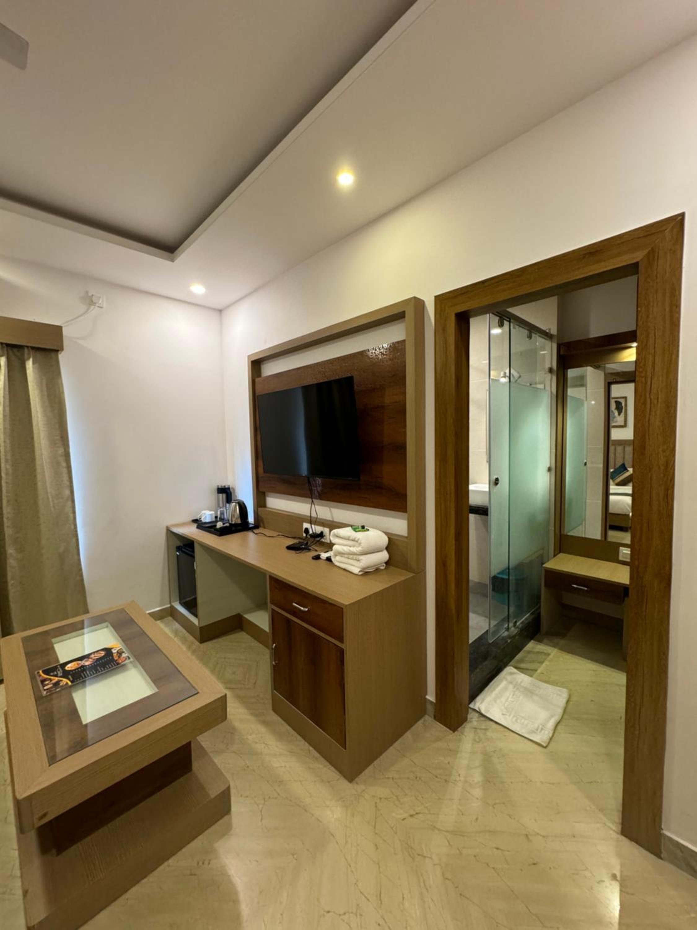 Deluxe King Room - Photo 4