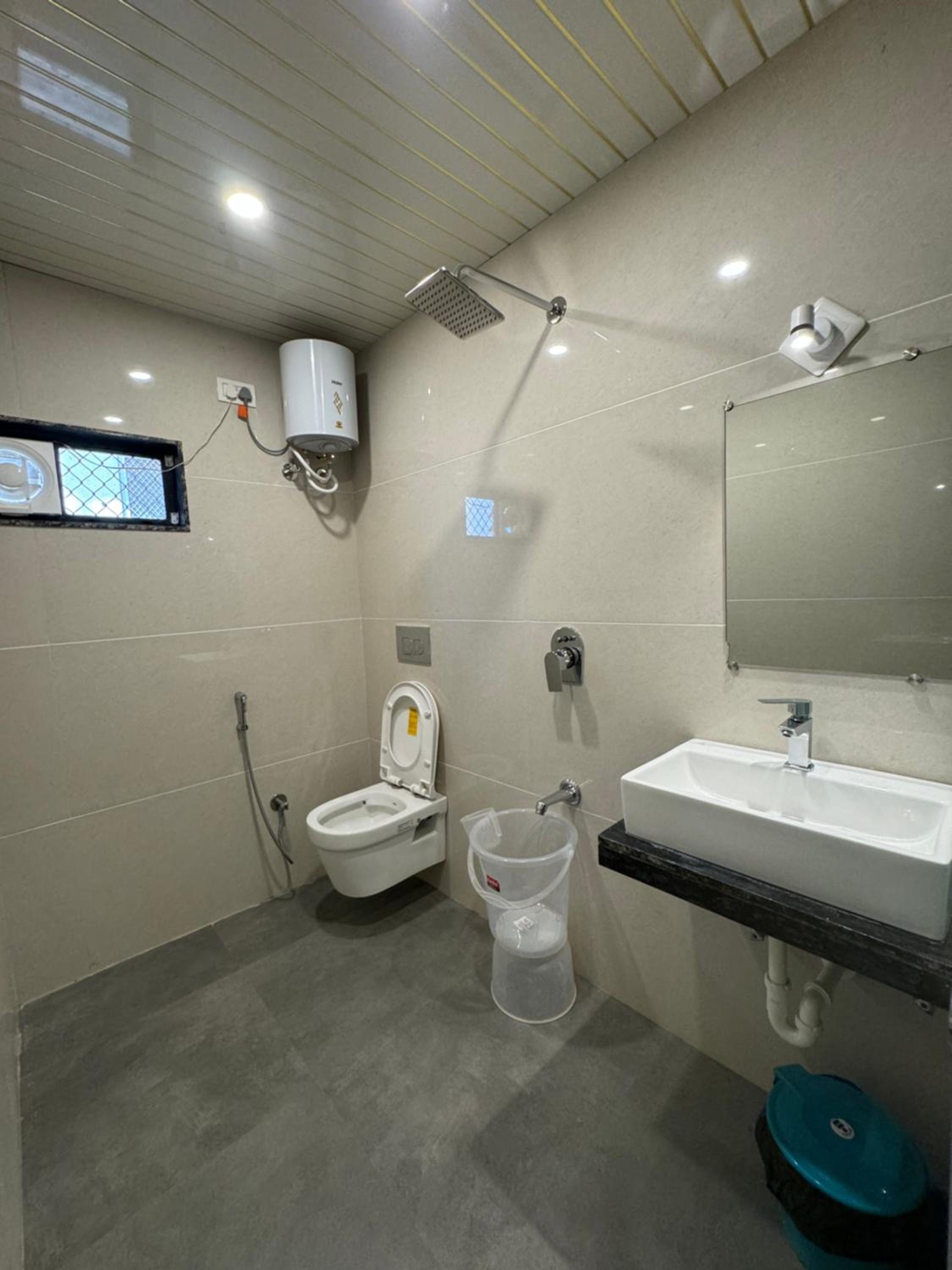 Deluxe King Room - Photo 2