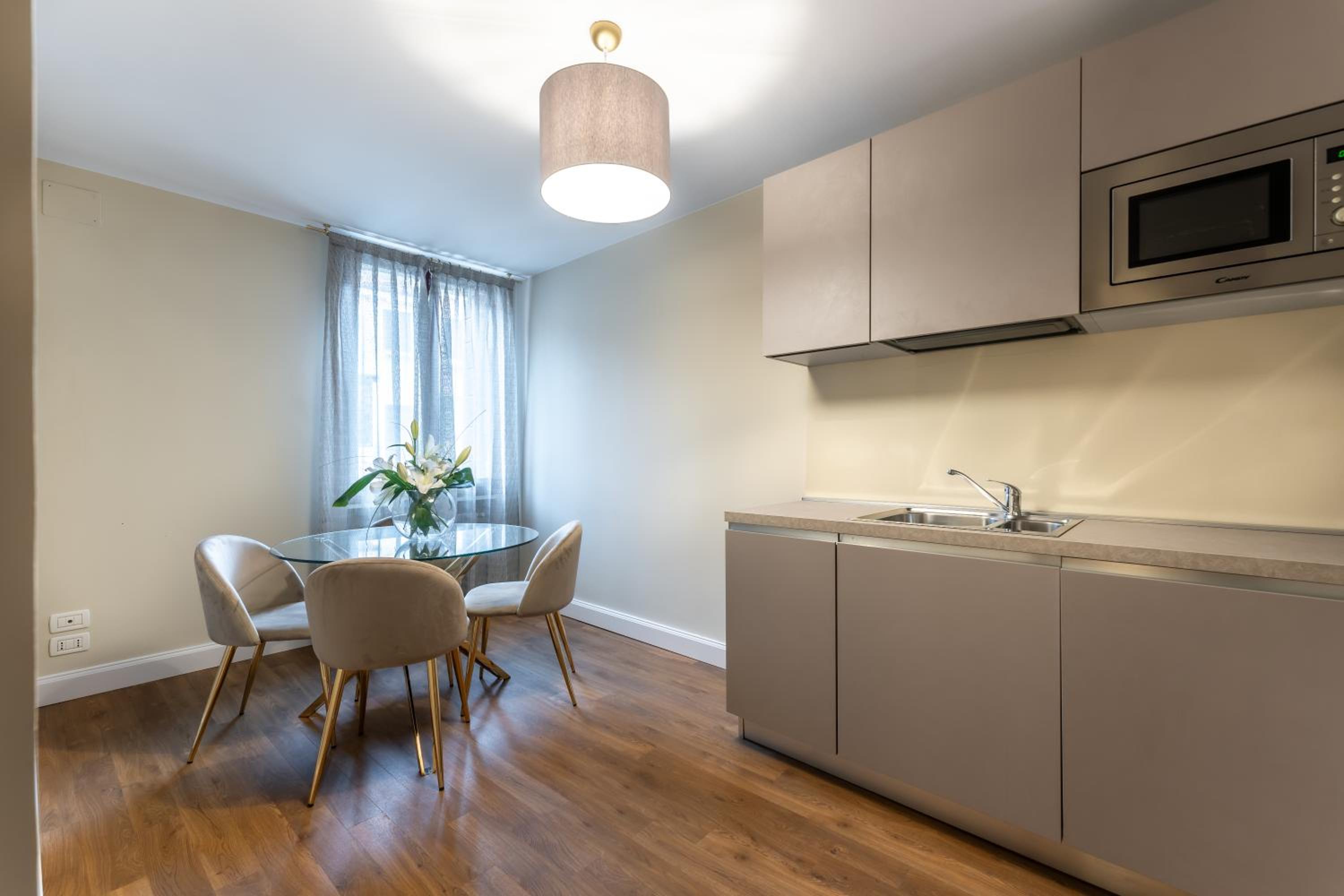 Deluxe Apartment with Canal View photo 2