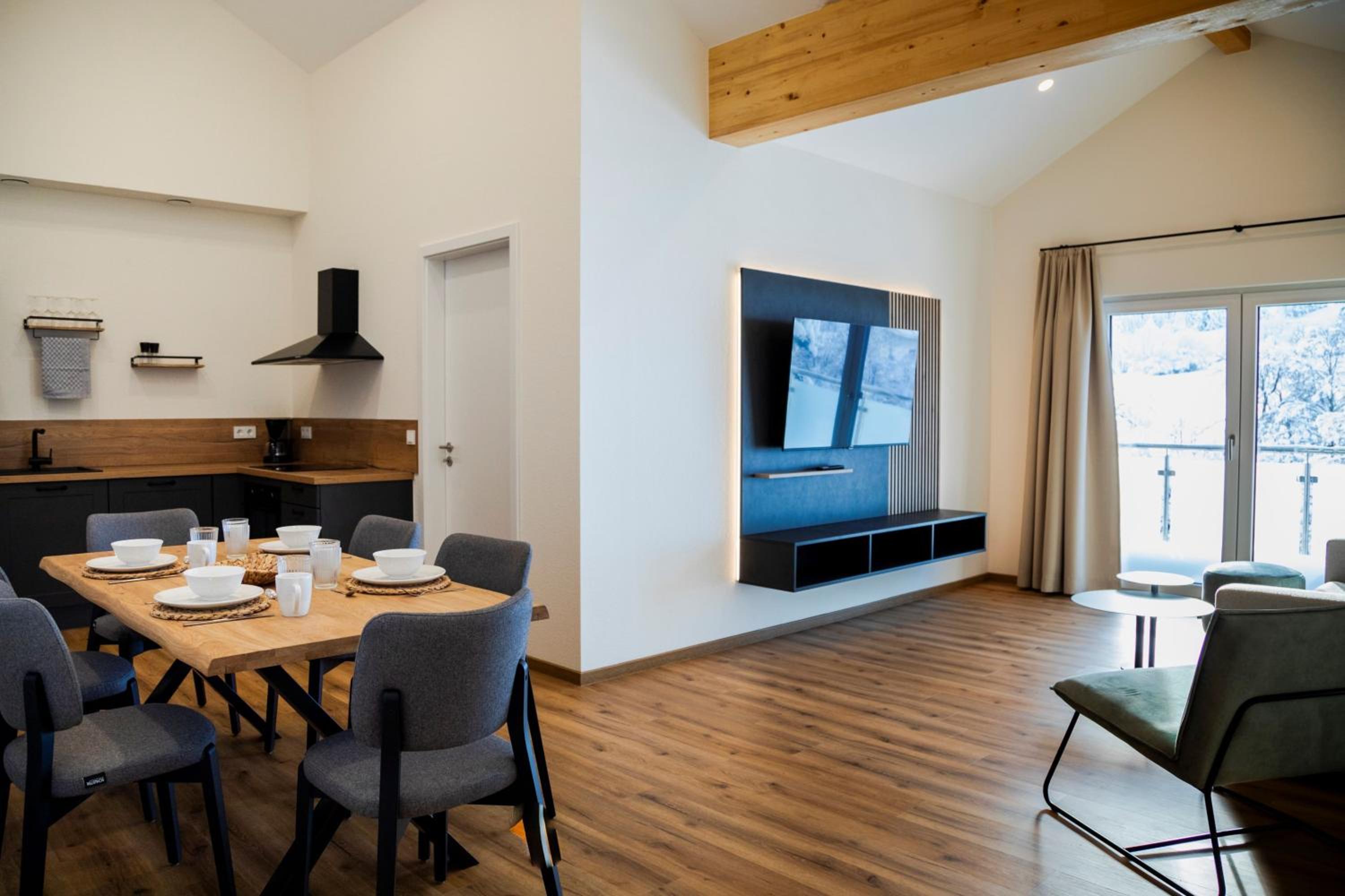Apartment with Mountain View