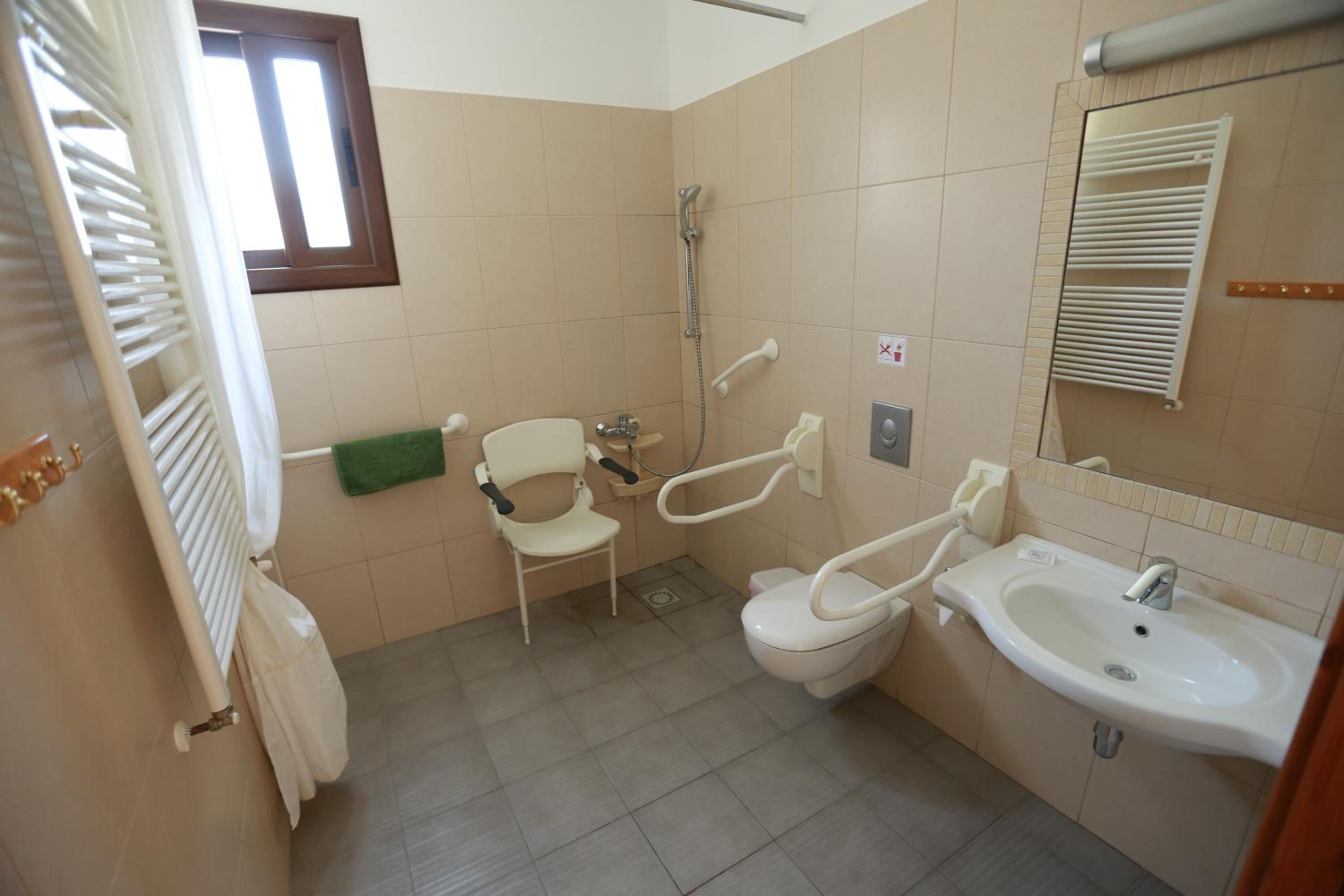 One-Bedroom Apartment - Photo 6