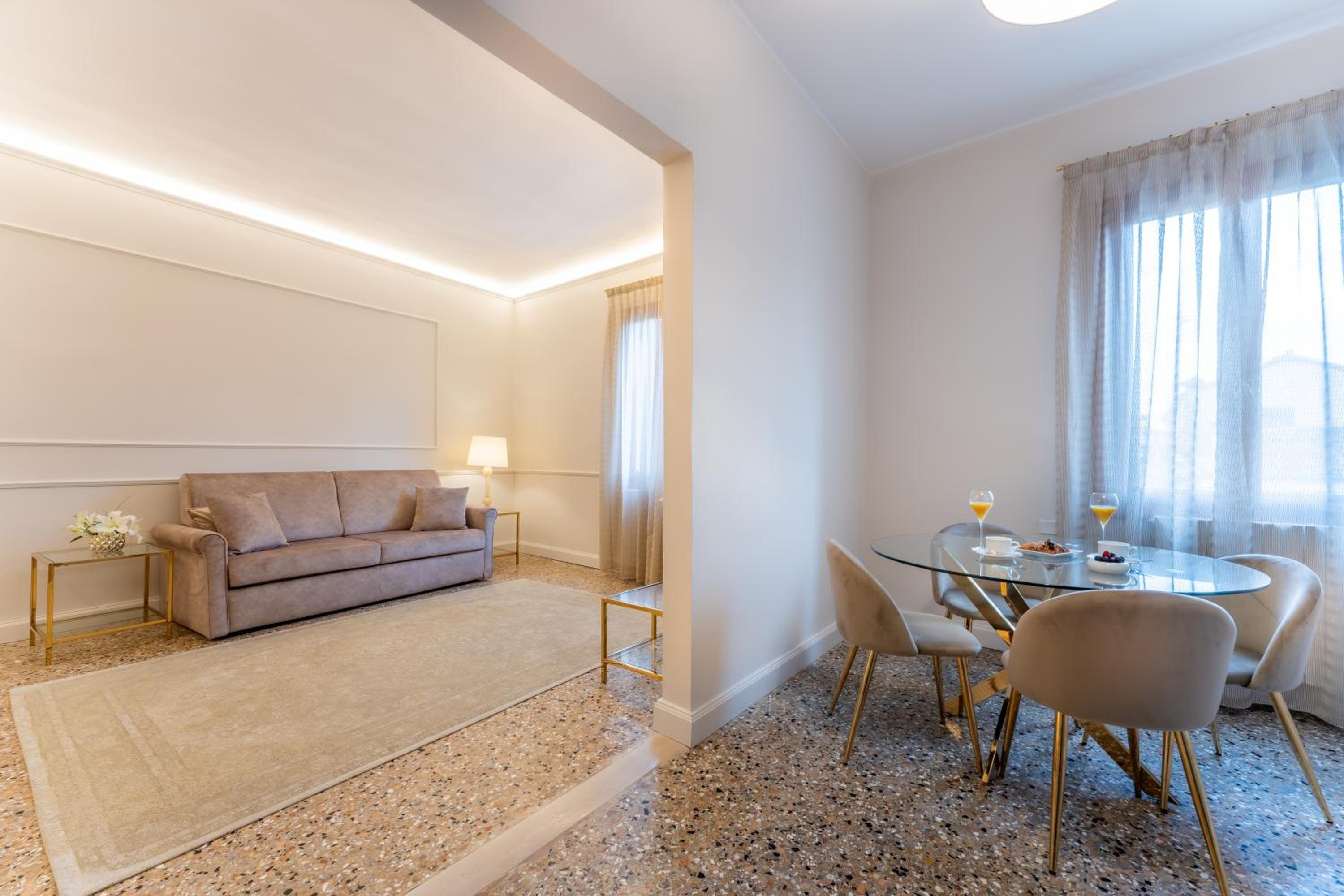 Deluxe Apartment with Canal View photo 1