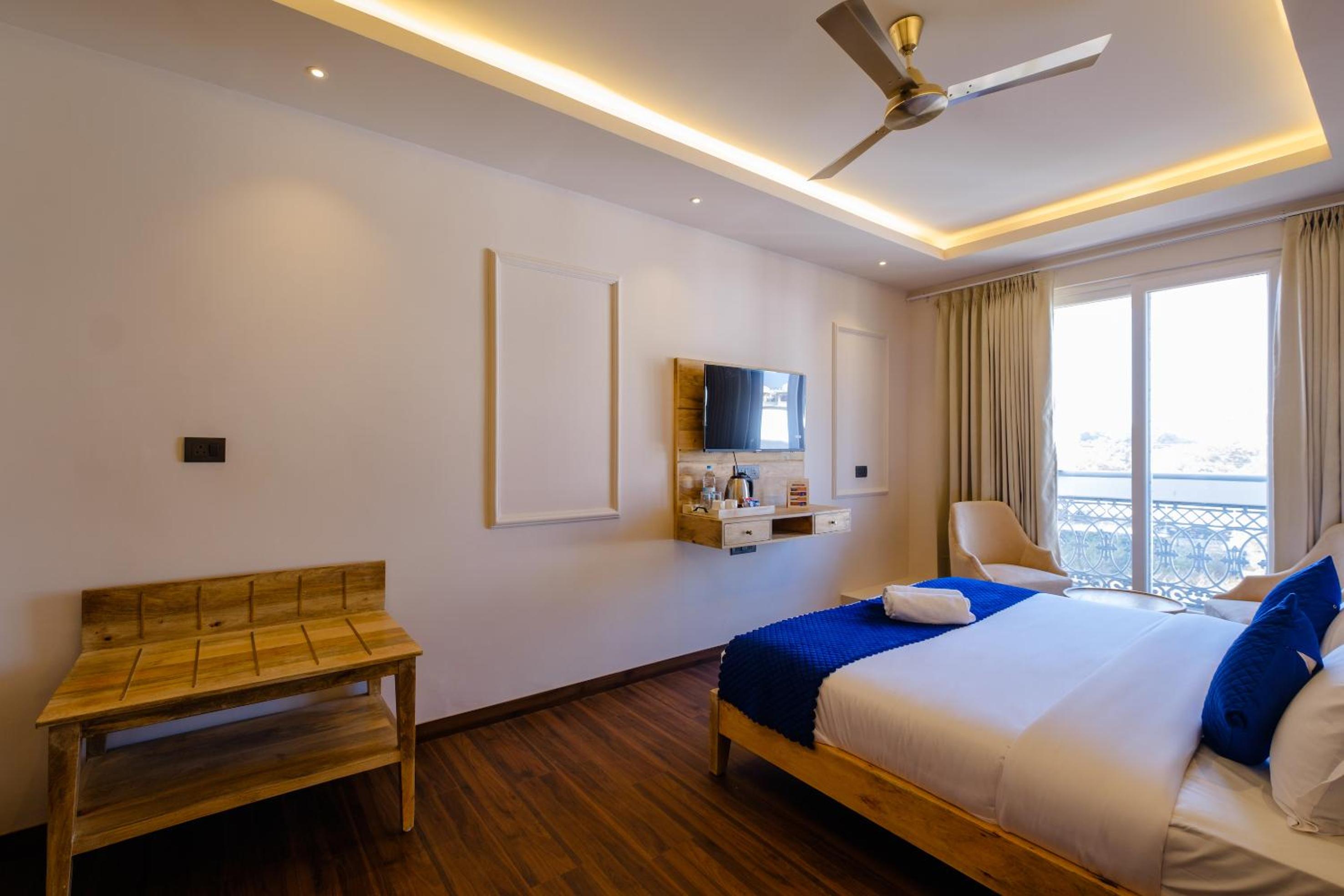 Junior Suite With Balcony - Photo 2