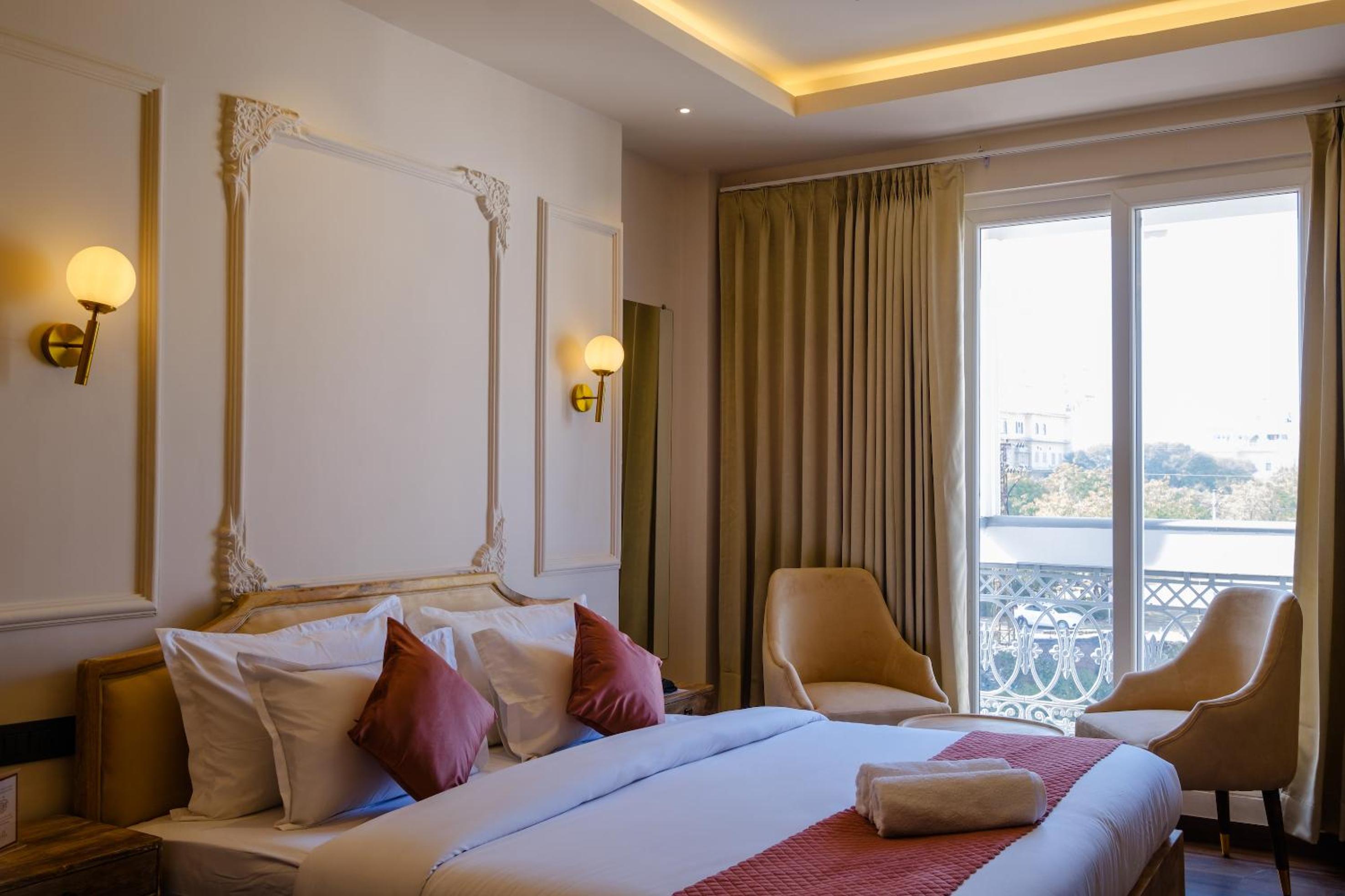 Junior Suite With Balcony - Photo 8