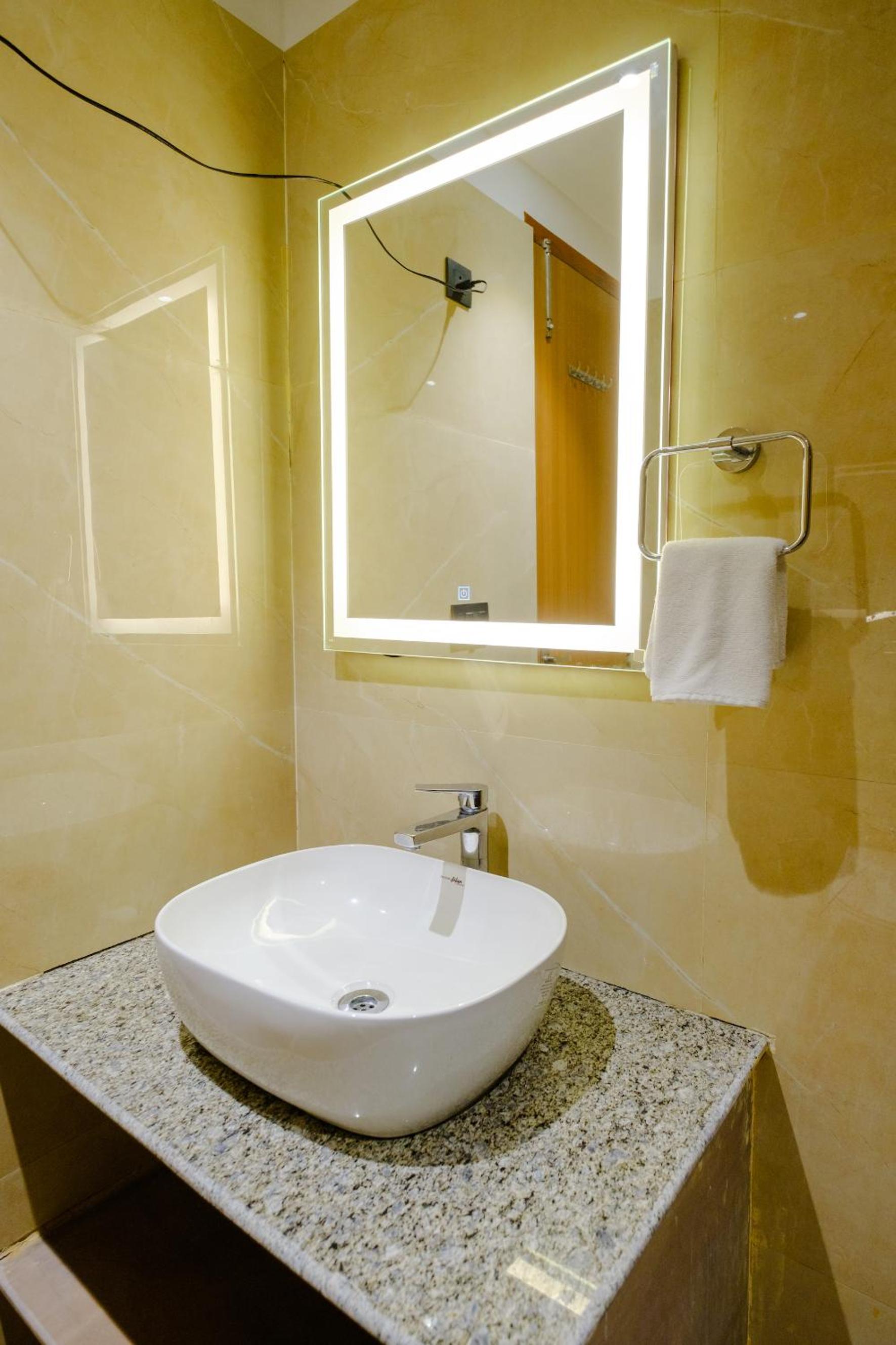 Junior Suite With Balcony - Photo 10