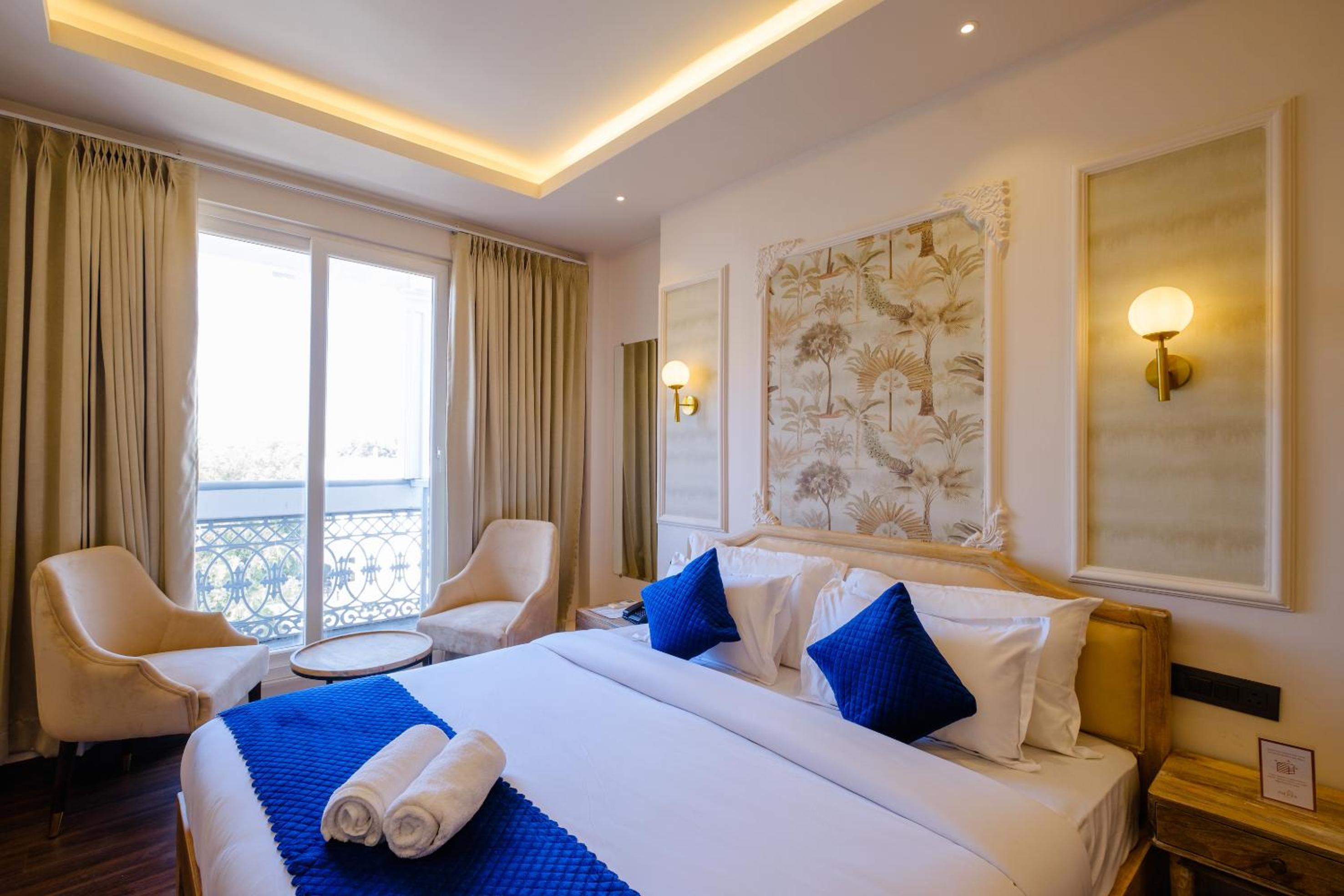 Junior Suite With Balcony - Photo 3