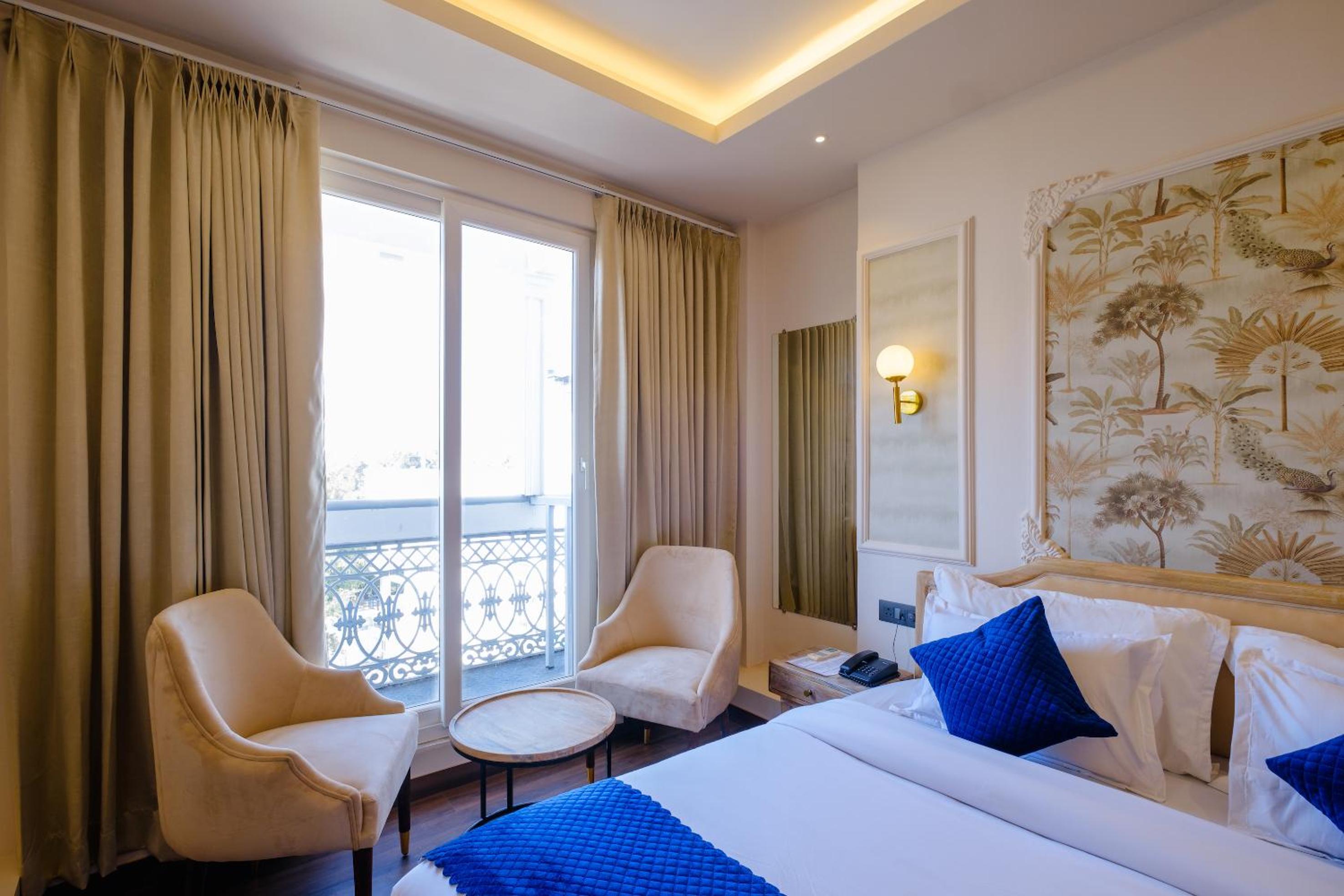 Junior Suite With Balcony - Photo 11