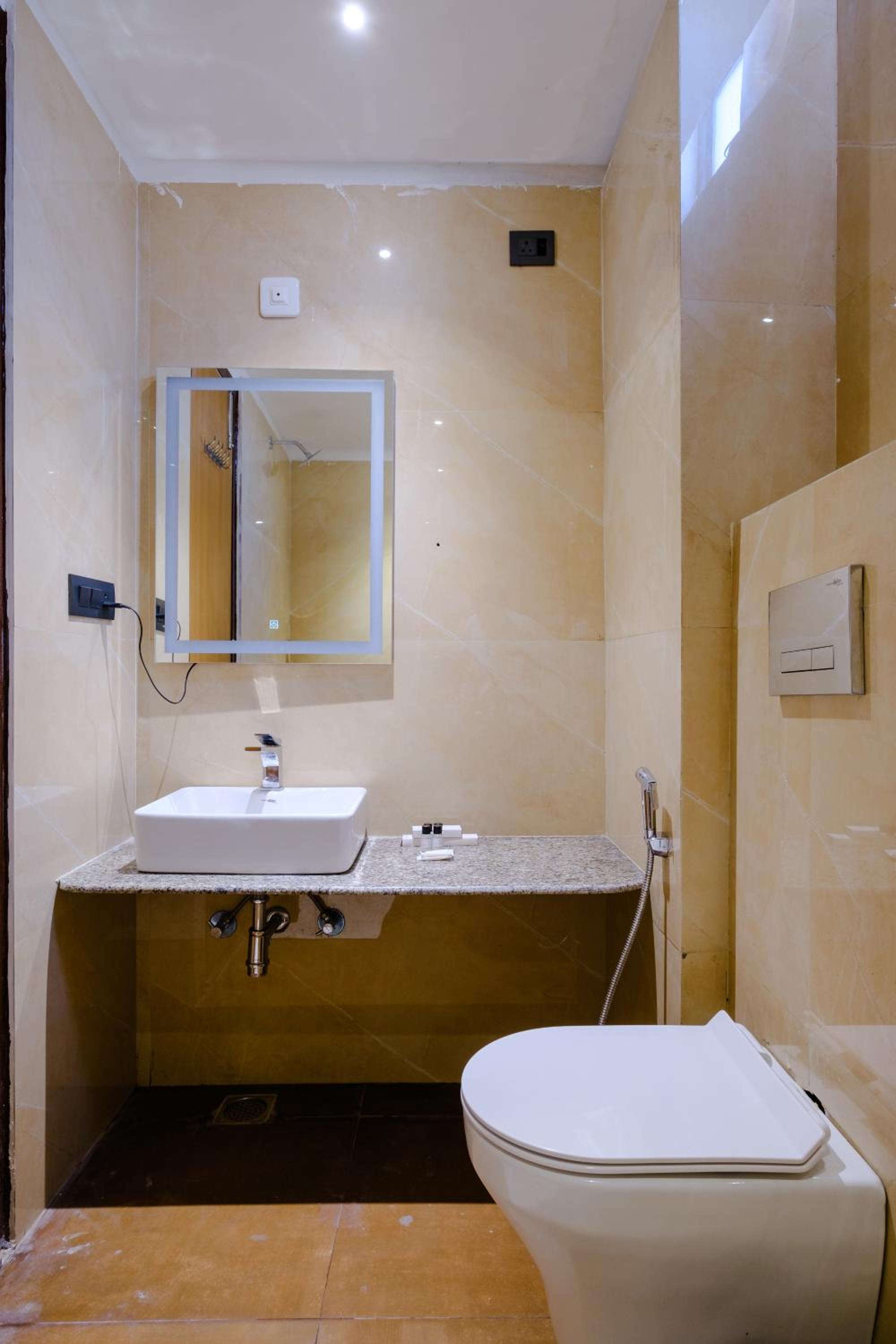 Junior Suite With Balcony - Photo 12