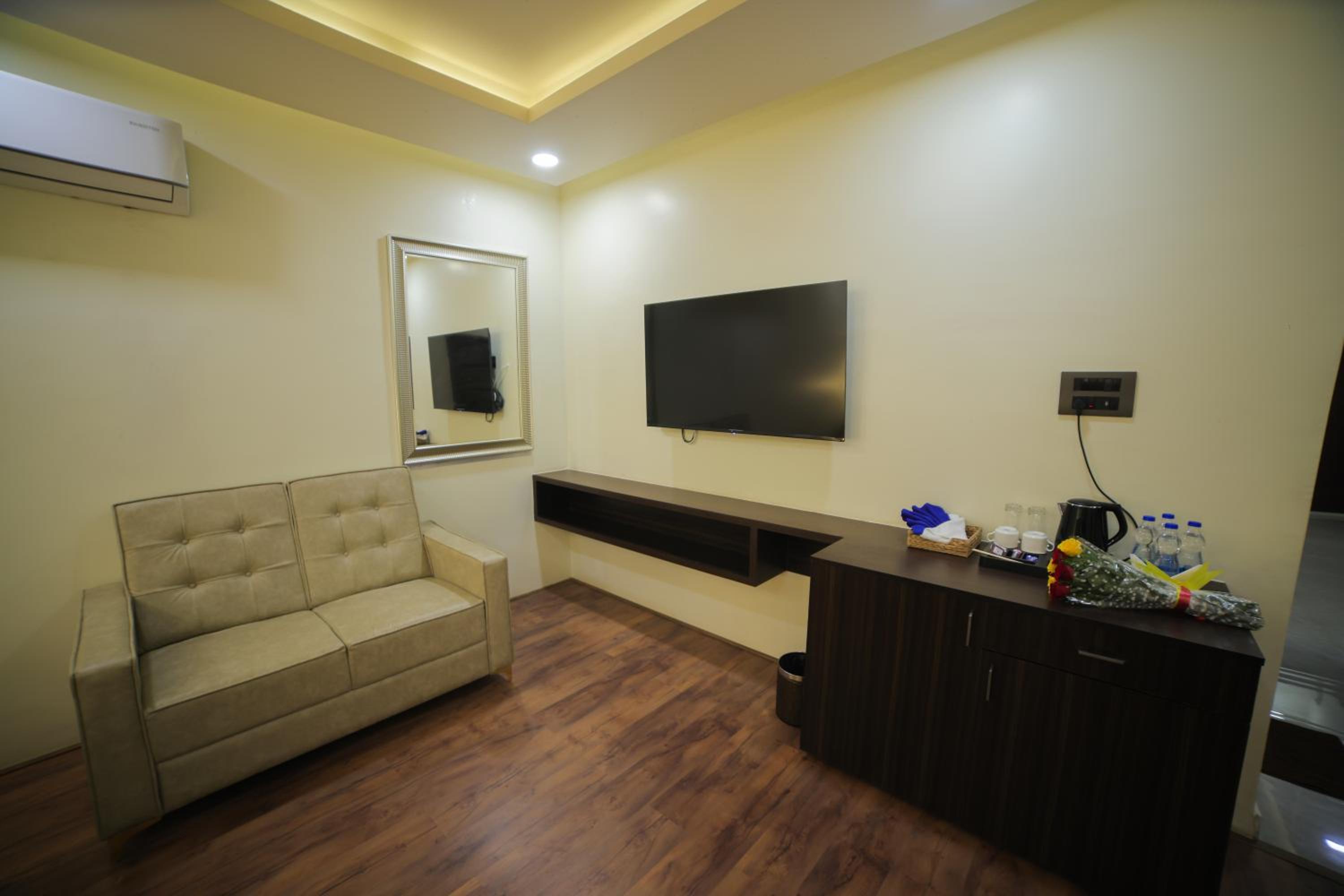 Suite with Garden View - Photo 7
