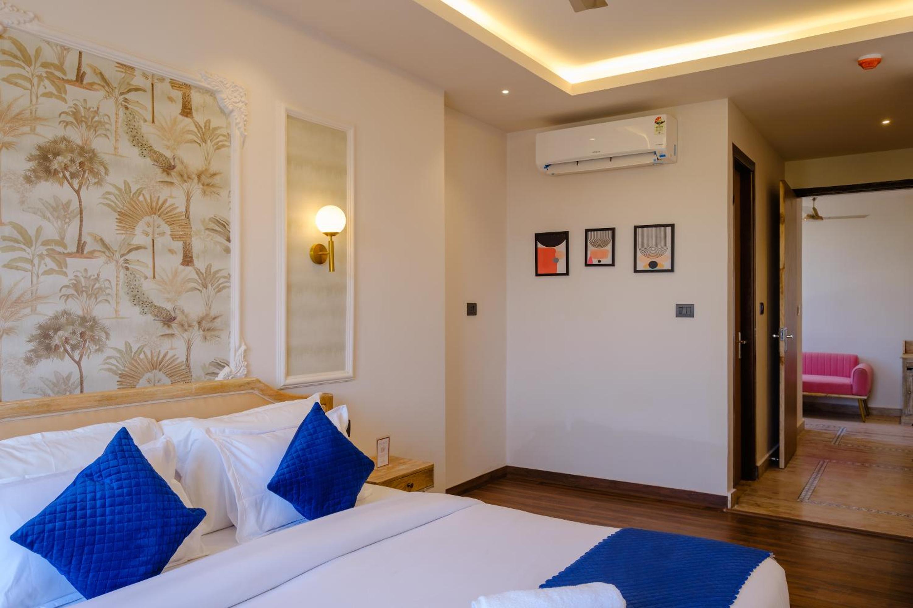 Junior Suite With Balcony - Photo 13